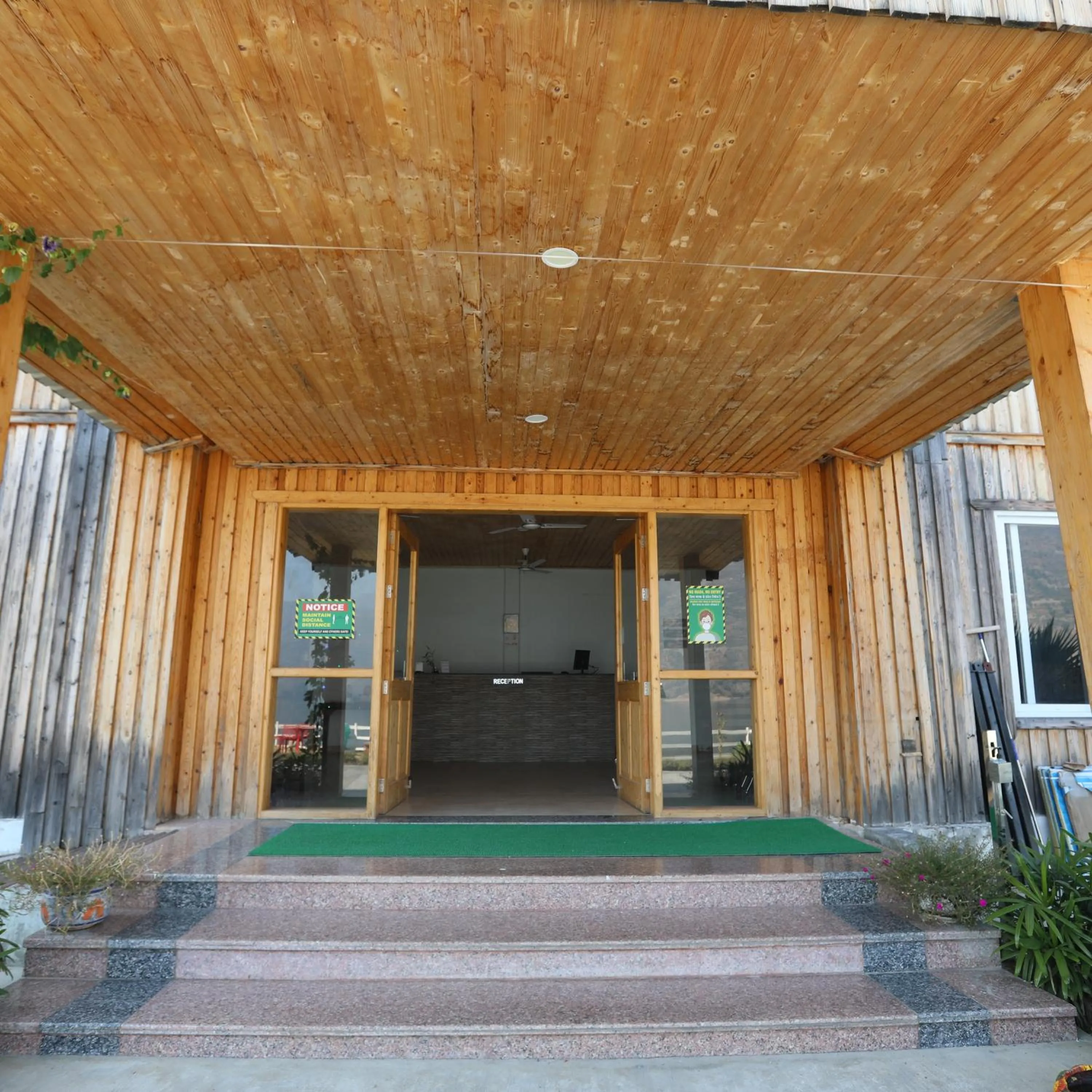 Facade/entrance in Le ROI Floating Huts & Eco Rooms Tehri