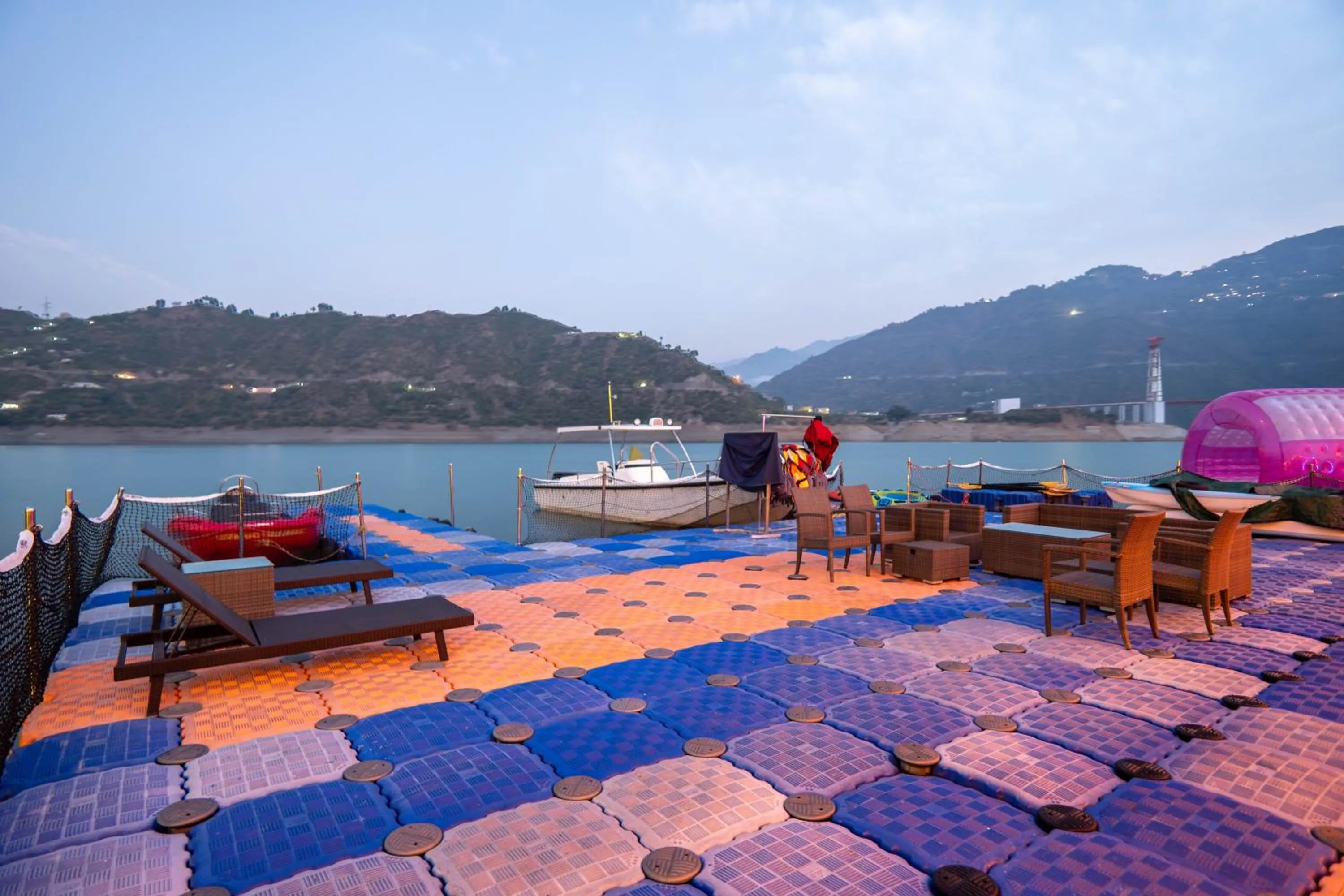 Property building in Le ROI Floating Huts & Eco Rooms Tehri