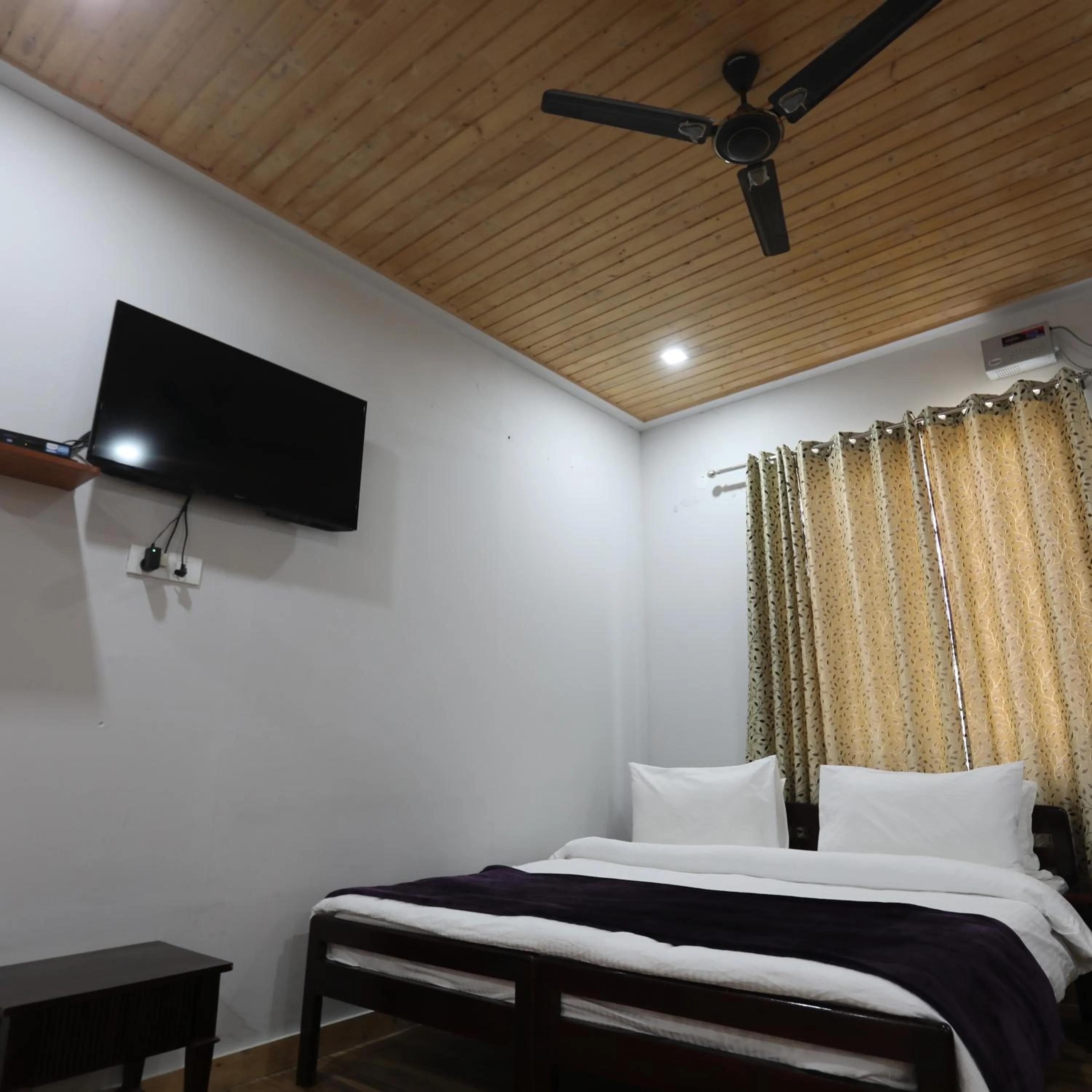 Bedroom, Bed in Le ROI Floating Huts & Eco Rooms Tehri