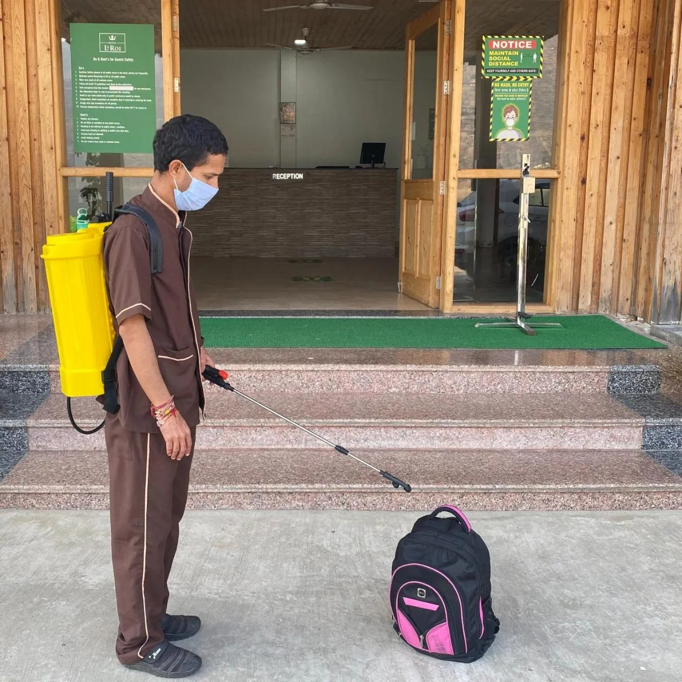 Staff in Le ROI Floating Huts & Eco Rooms Tehri