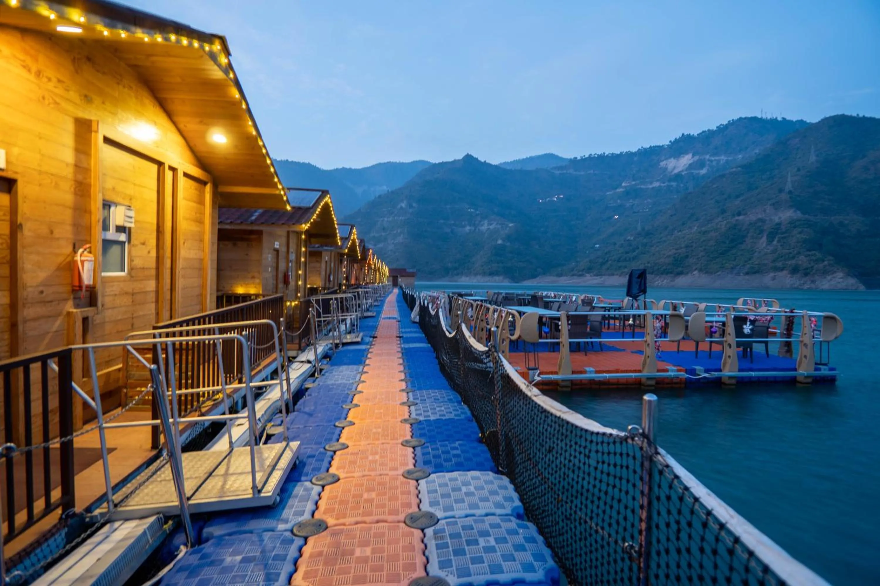 Property building in Le ROI Floating Huts & Eco Rooms Tehri