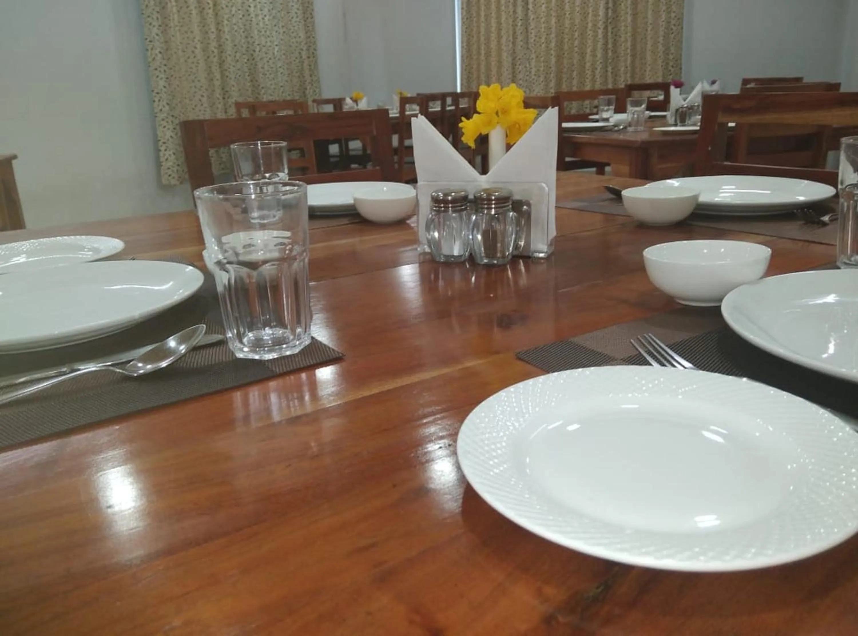 Breakfast in Le ROI Floating Huts & Eco Rooms Tehri