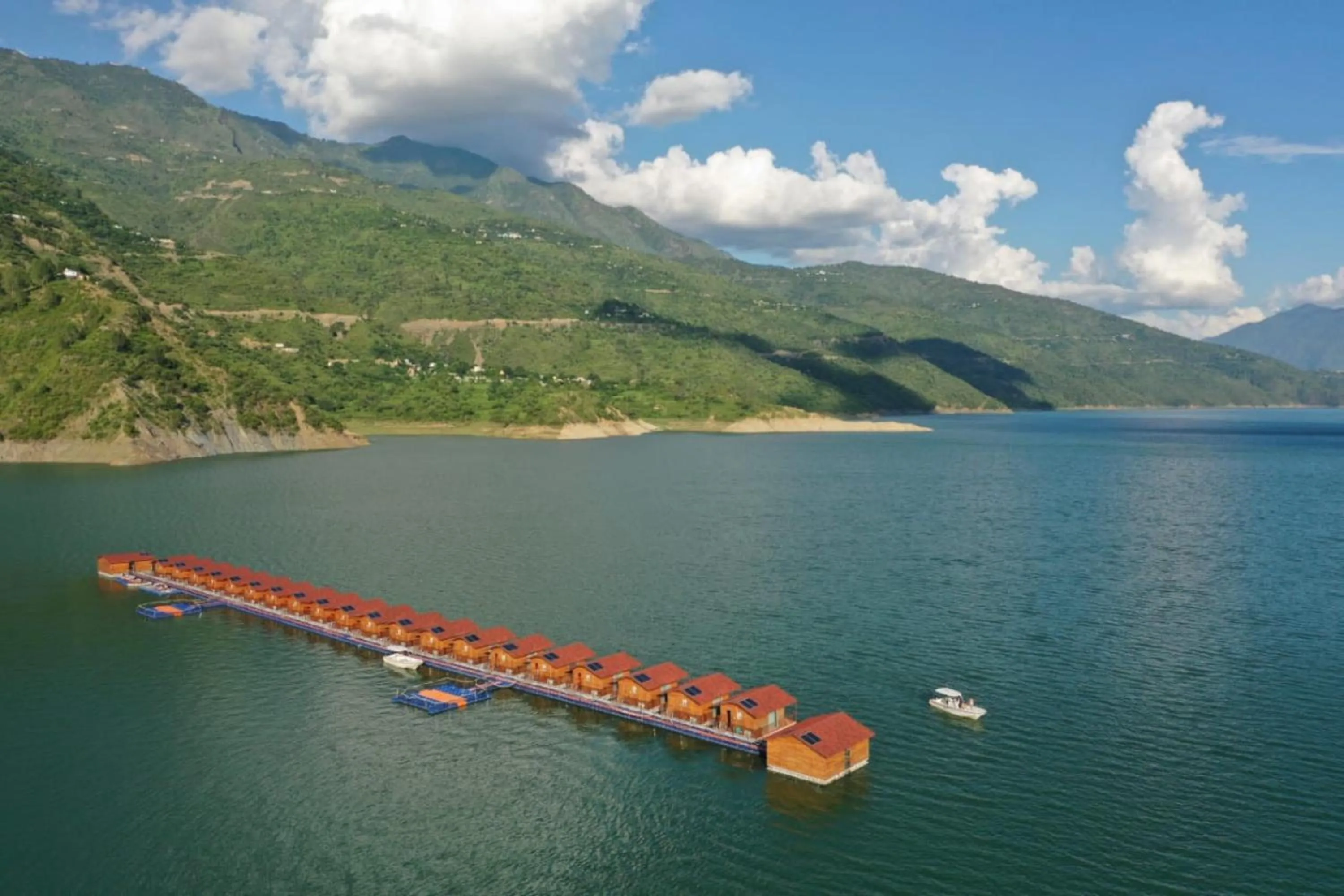 Property building in Le ROI Floating Huts & Eco Rooms Tehri