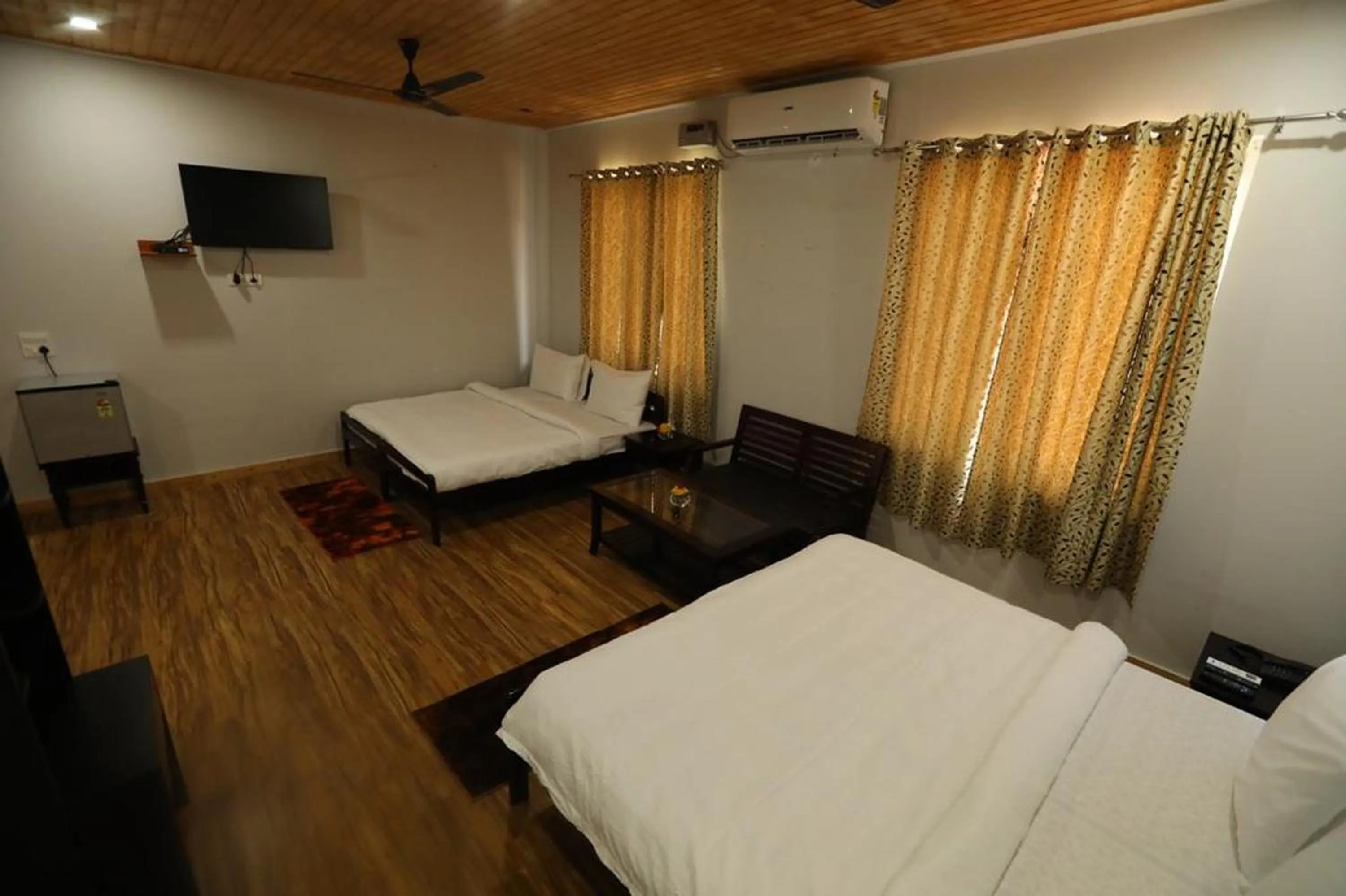 Bed in Le ROI Floating Huts & Eco Rooms Tehri