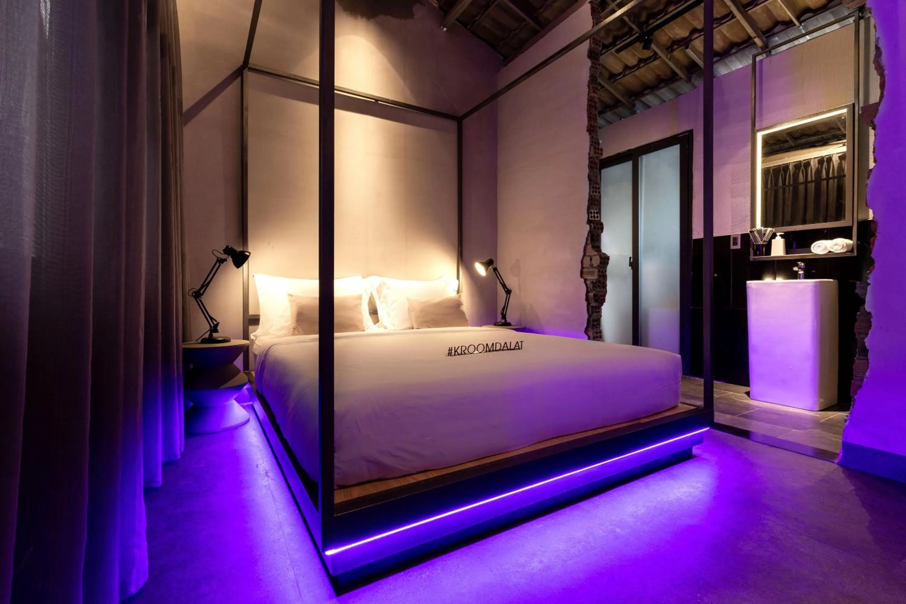 Bathroom in Blue Fingers KRoom Dalat