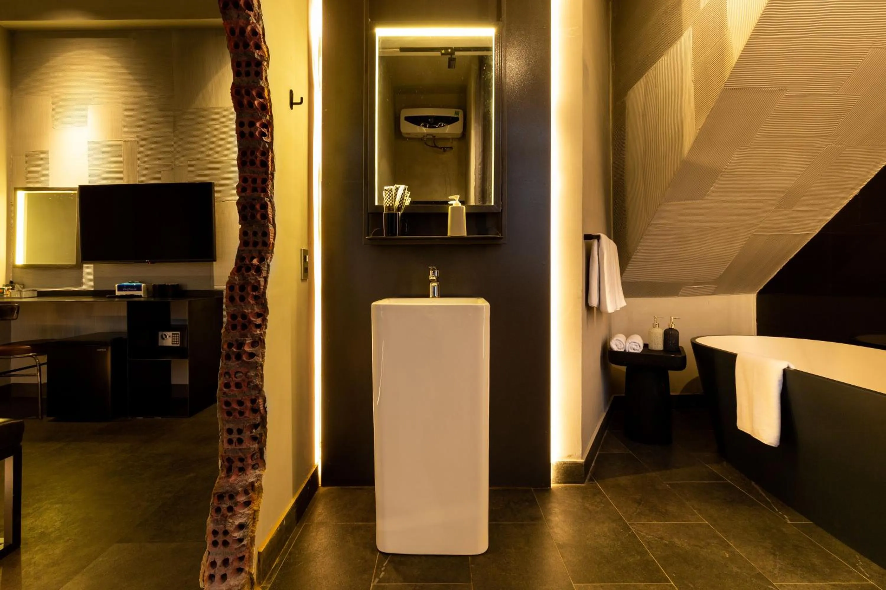 Bathroom in Blue Fingers KRoom Dalat