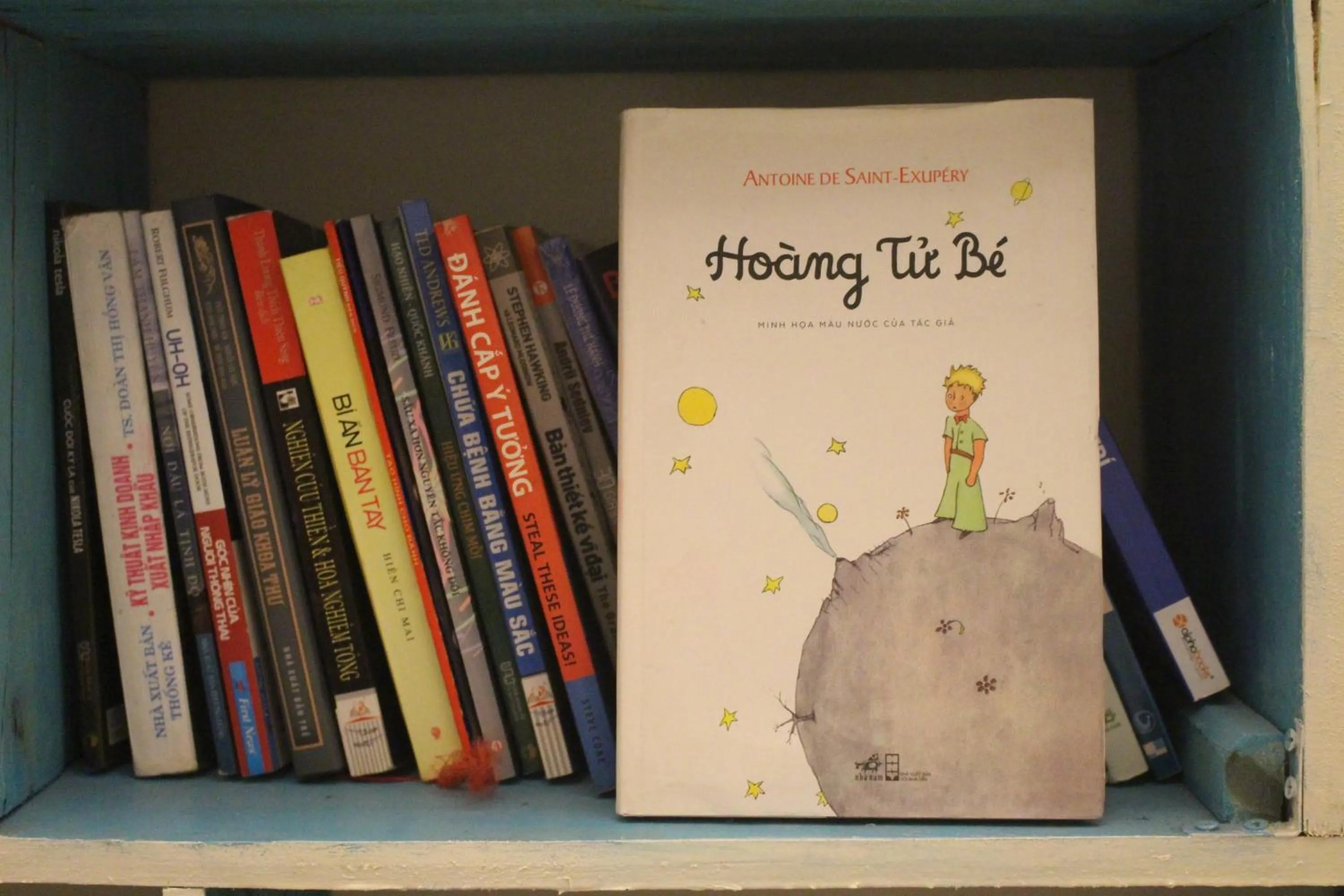 Library in Bụi Hostel - Ferry to Rạch Giá