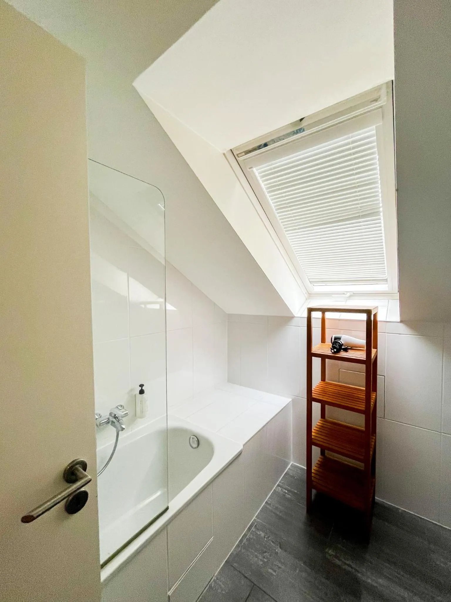 Bath, Bed in GLS Studio Hotel Berlin