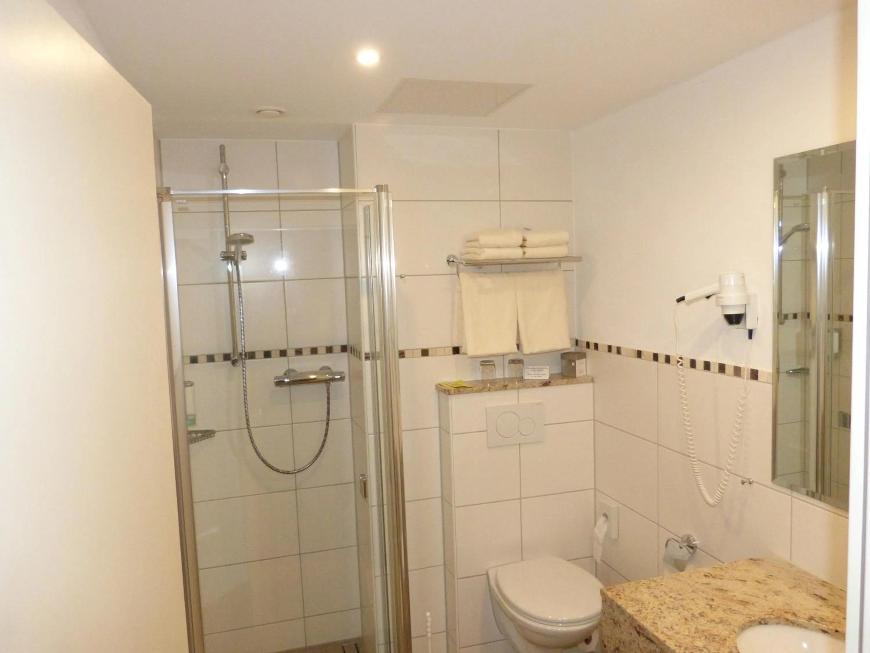 Bathroom in Hotel Roshop