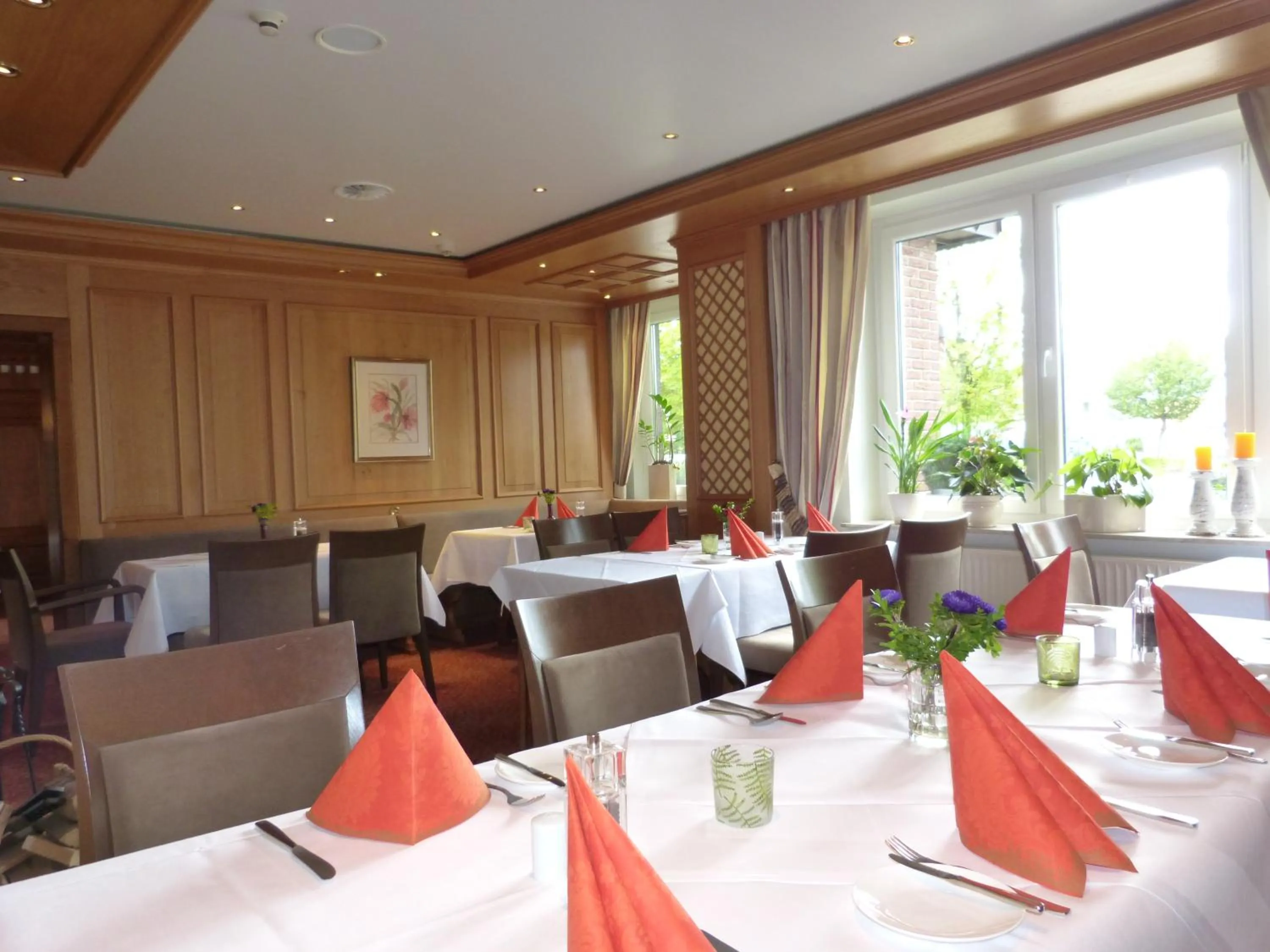 Restaurant/places to eat in Hotel Roshop