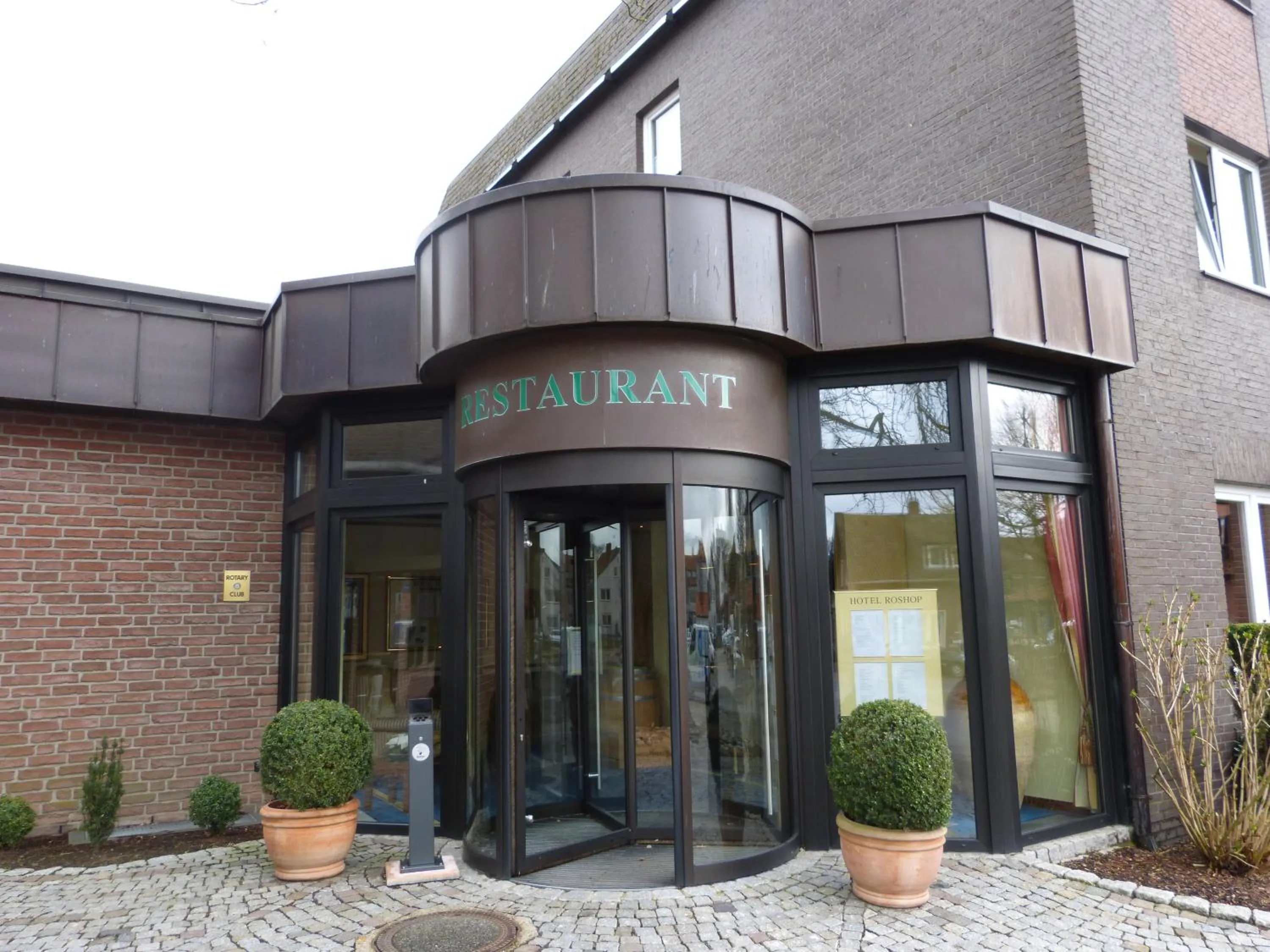 Facade/entrance in Hotel Roshop