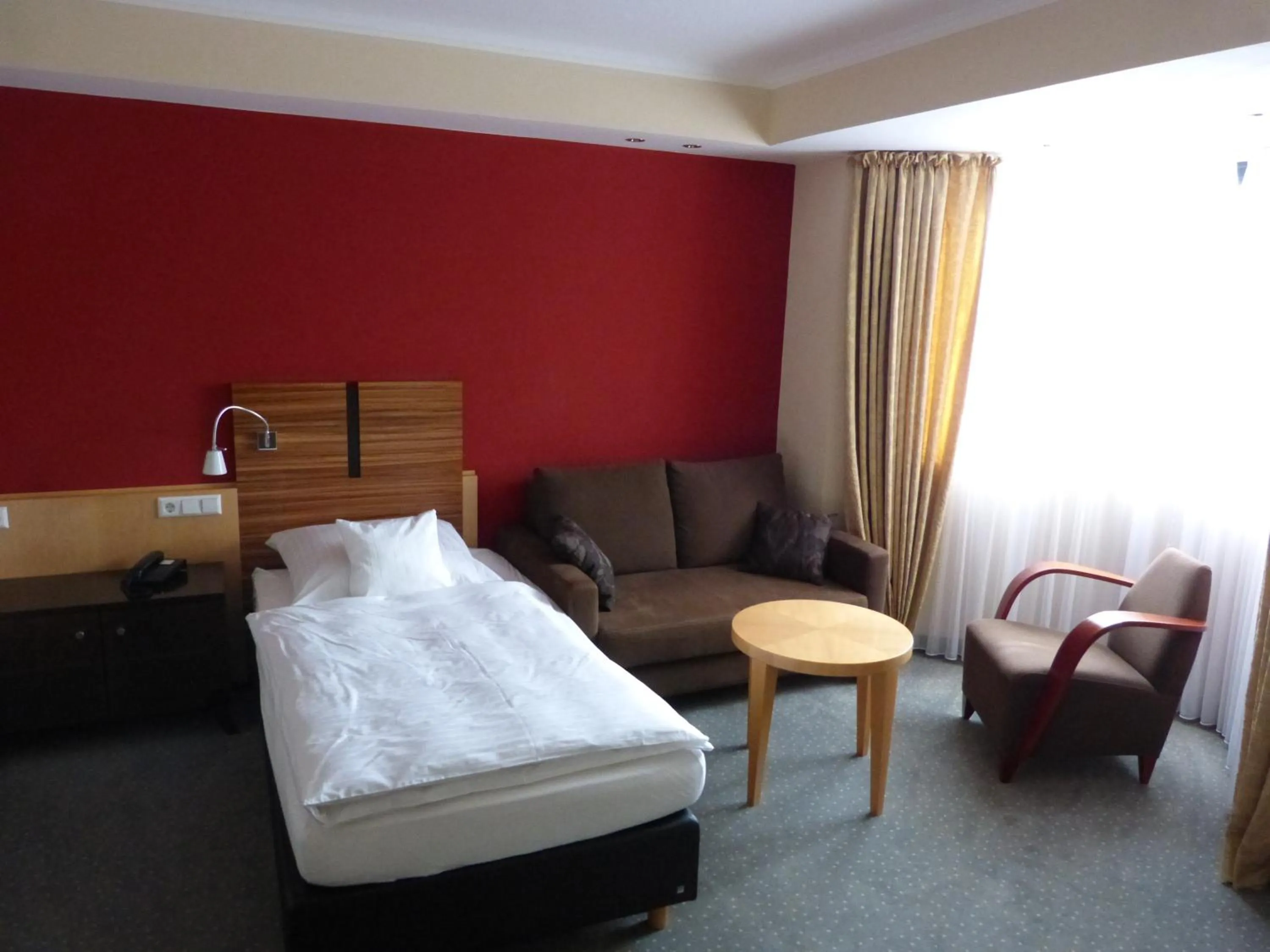 Photo of the whole room, Bed in Hotel Roshop