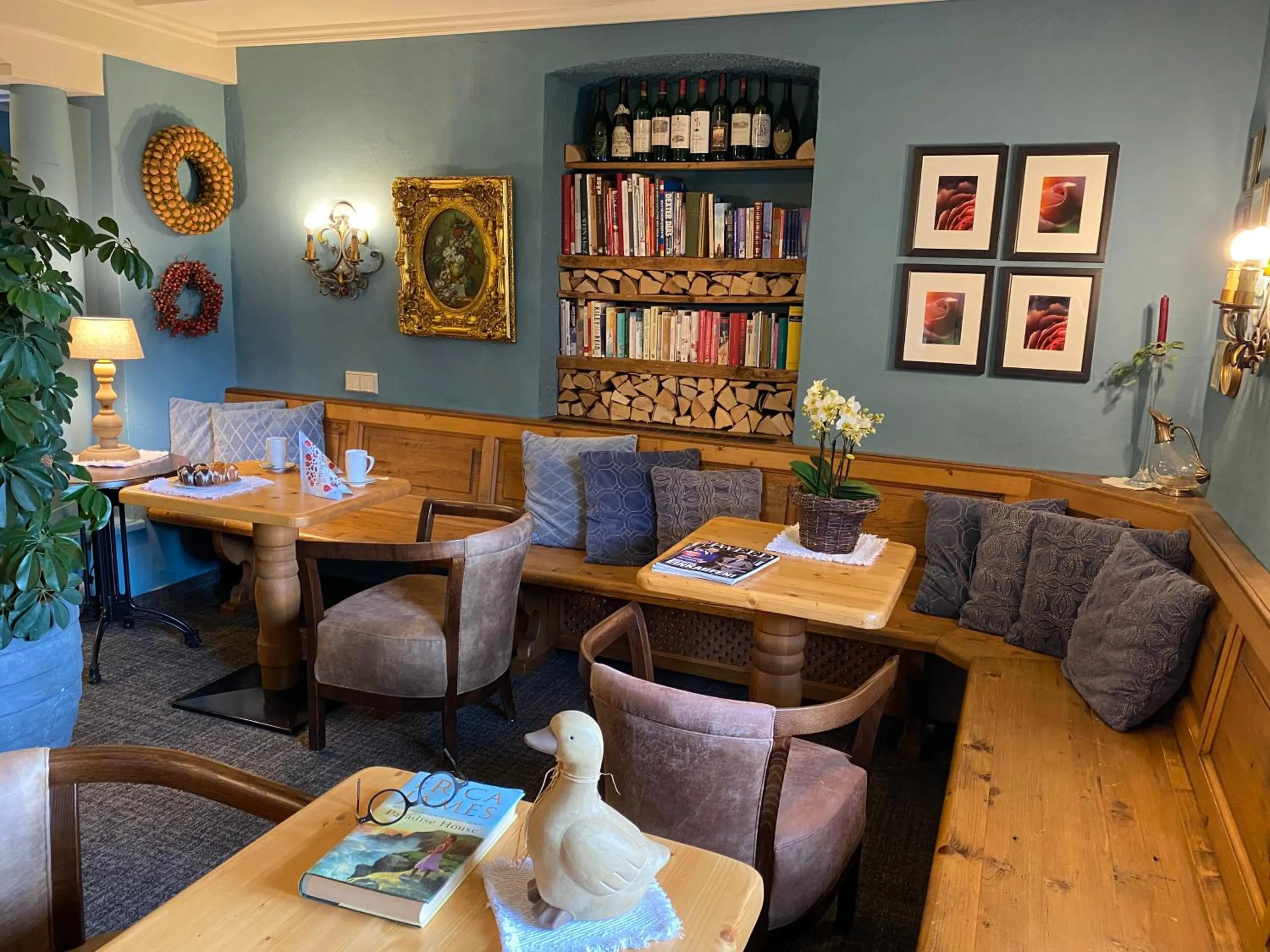 Lounge or bar in Hotel Edelweiss Kitzbühel