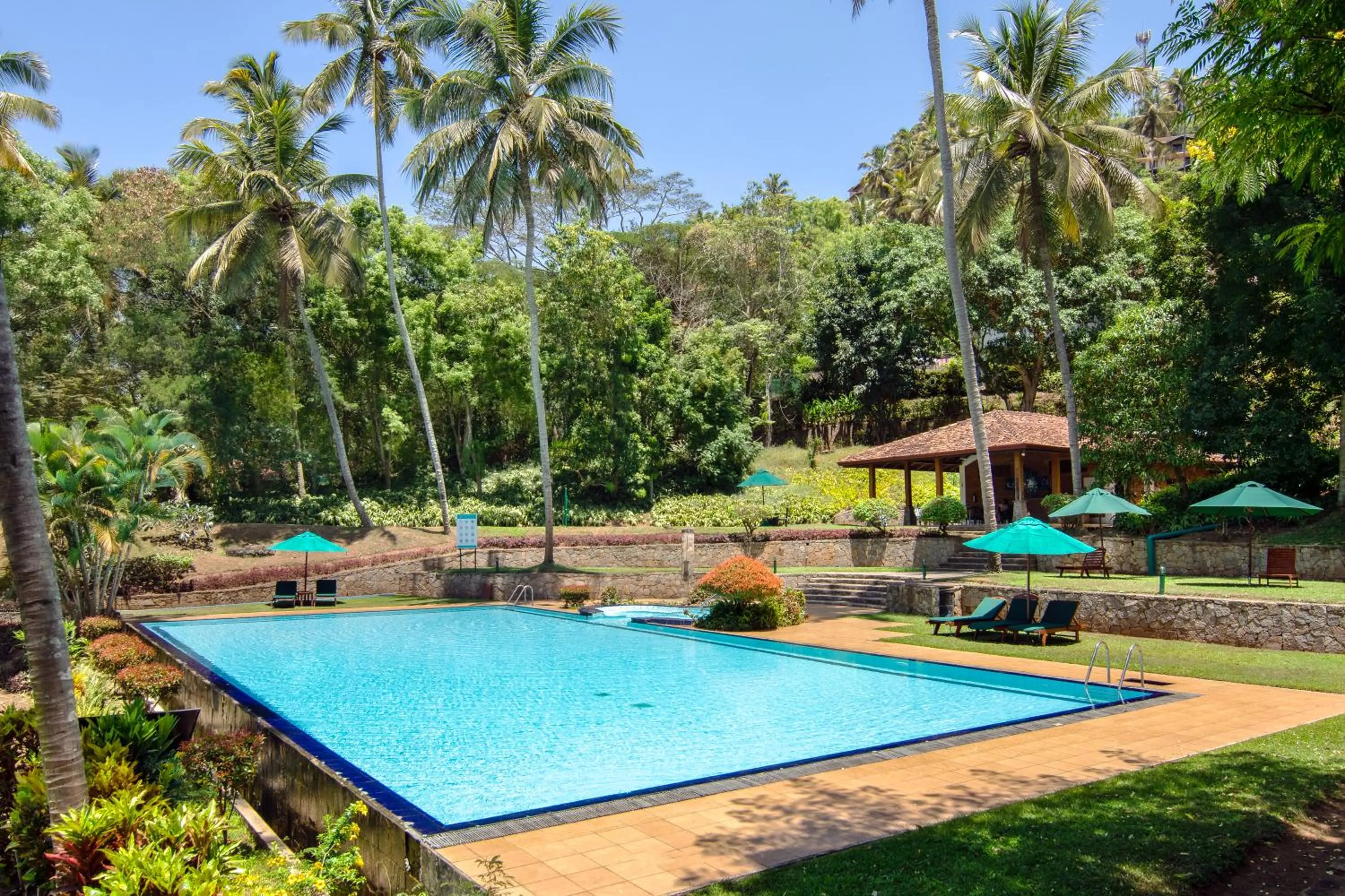 Swimming pool in Victoria Golf Resort
