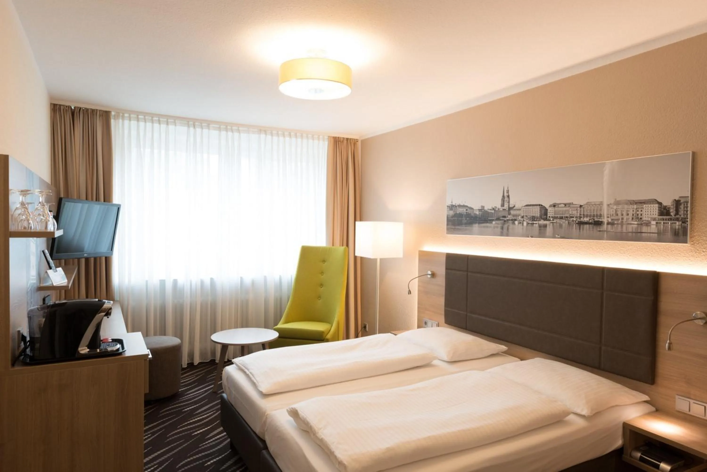 Photo of the whole room, Bed in Heikotel - Stadtpark Residenz