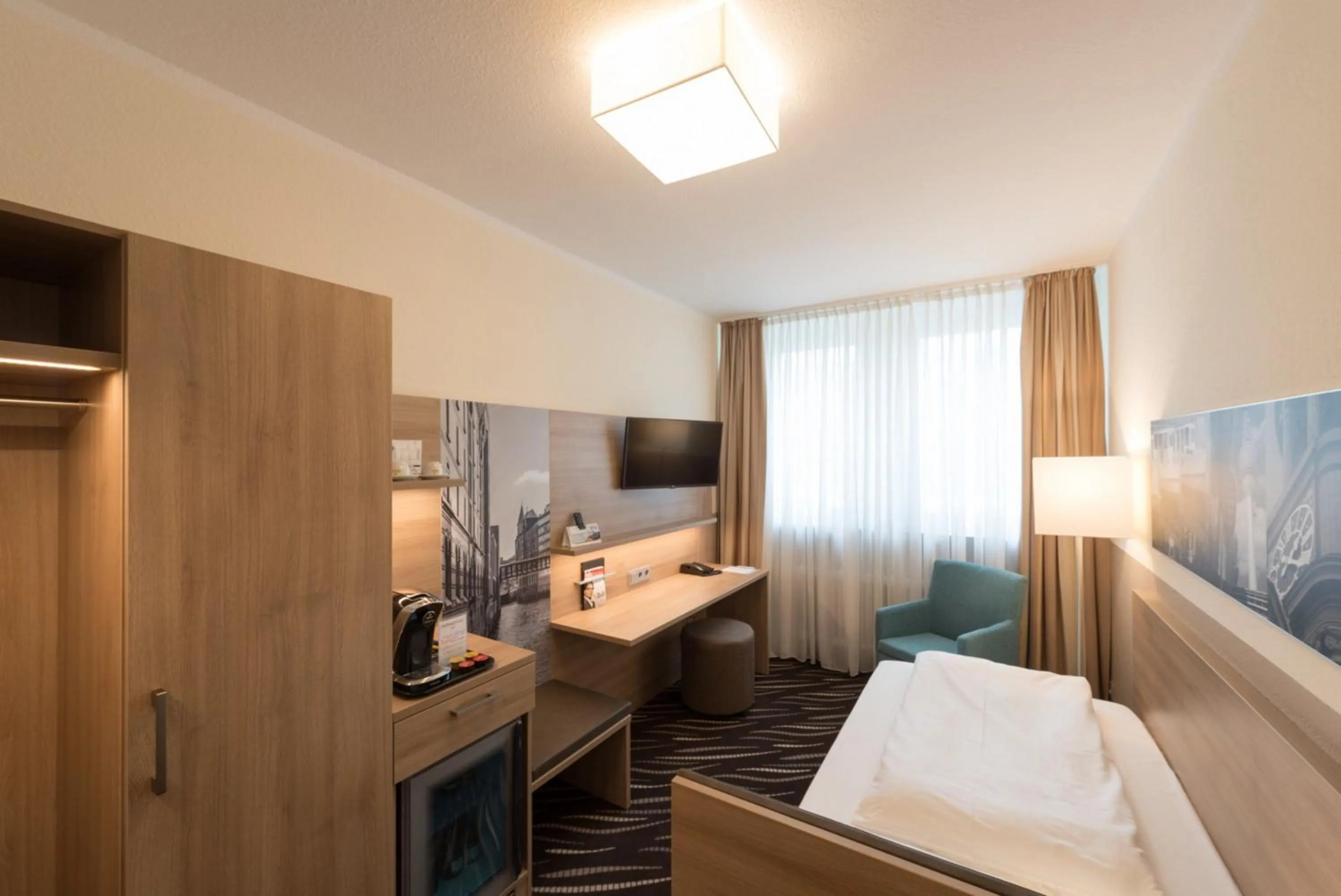 Photo of the whole room, Bed in Heikotel - Stadtpark Residenz