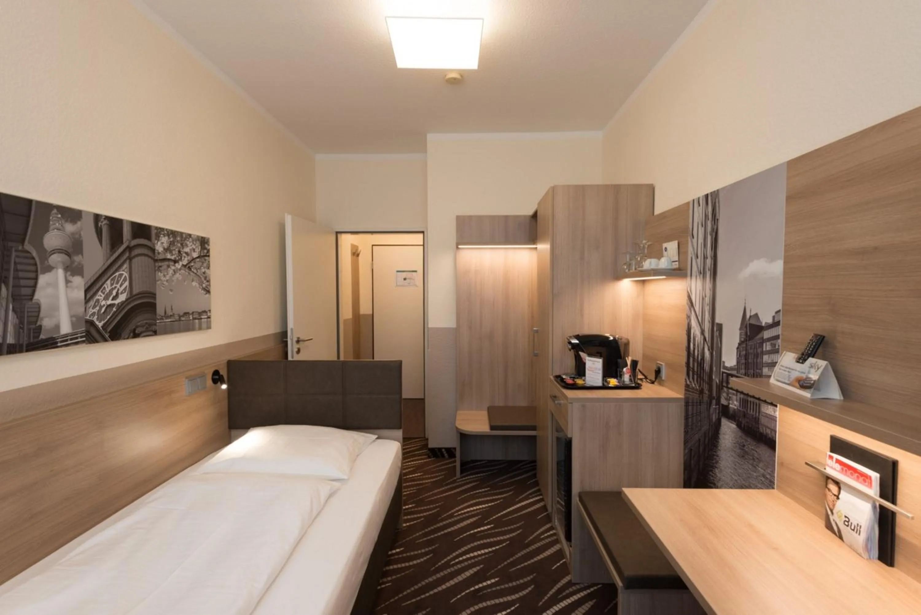 Photo of the whole room, Bed in Heikotel - Stadtpark Residenz