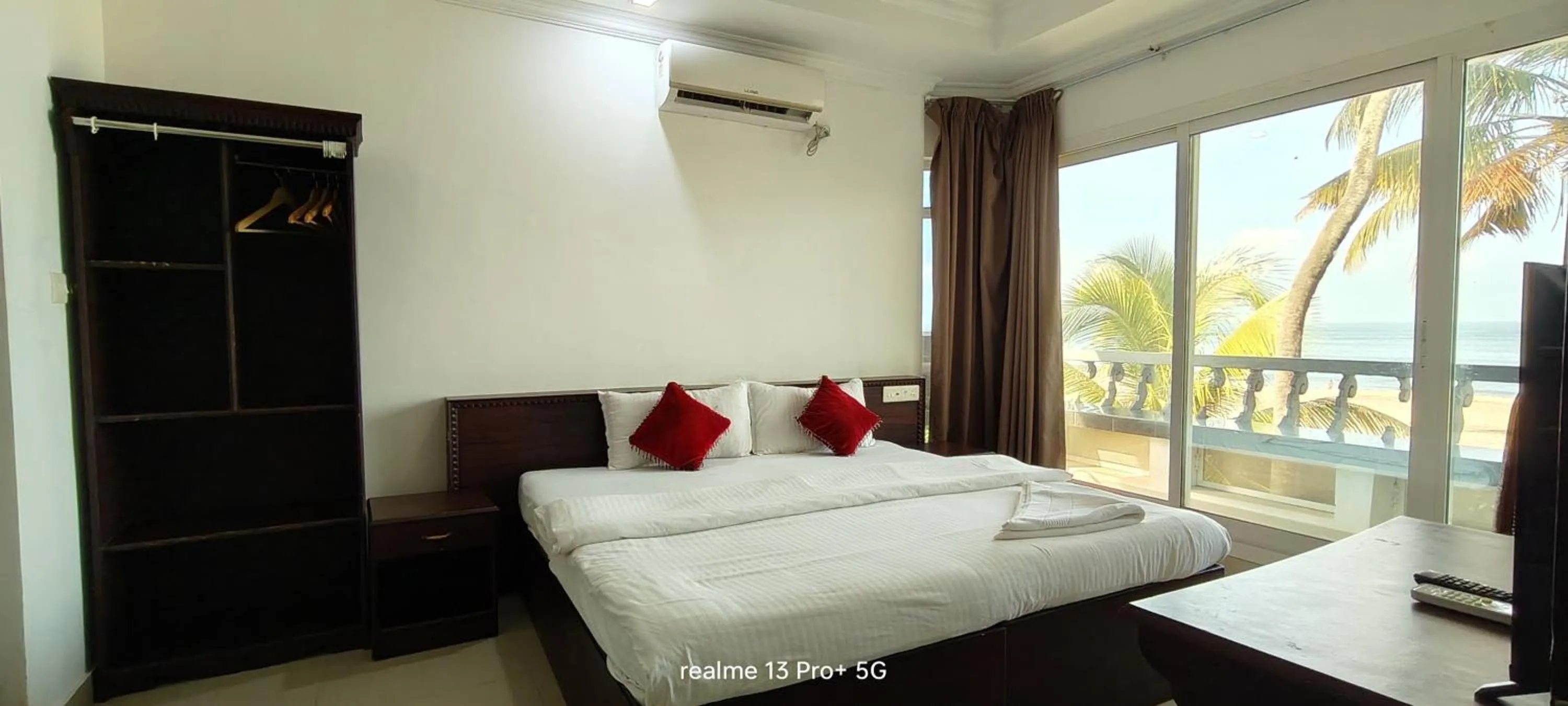 Photo of the whole room, Bed in Palm Beach Resort, Alleppey