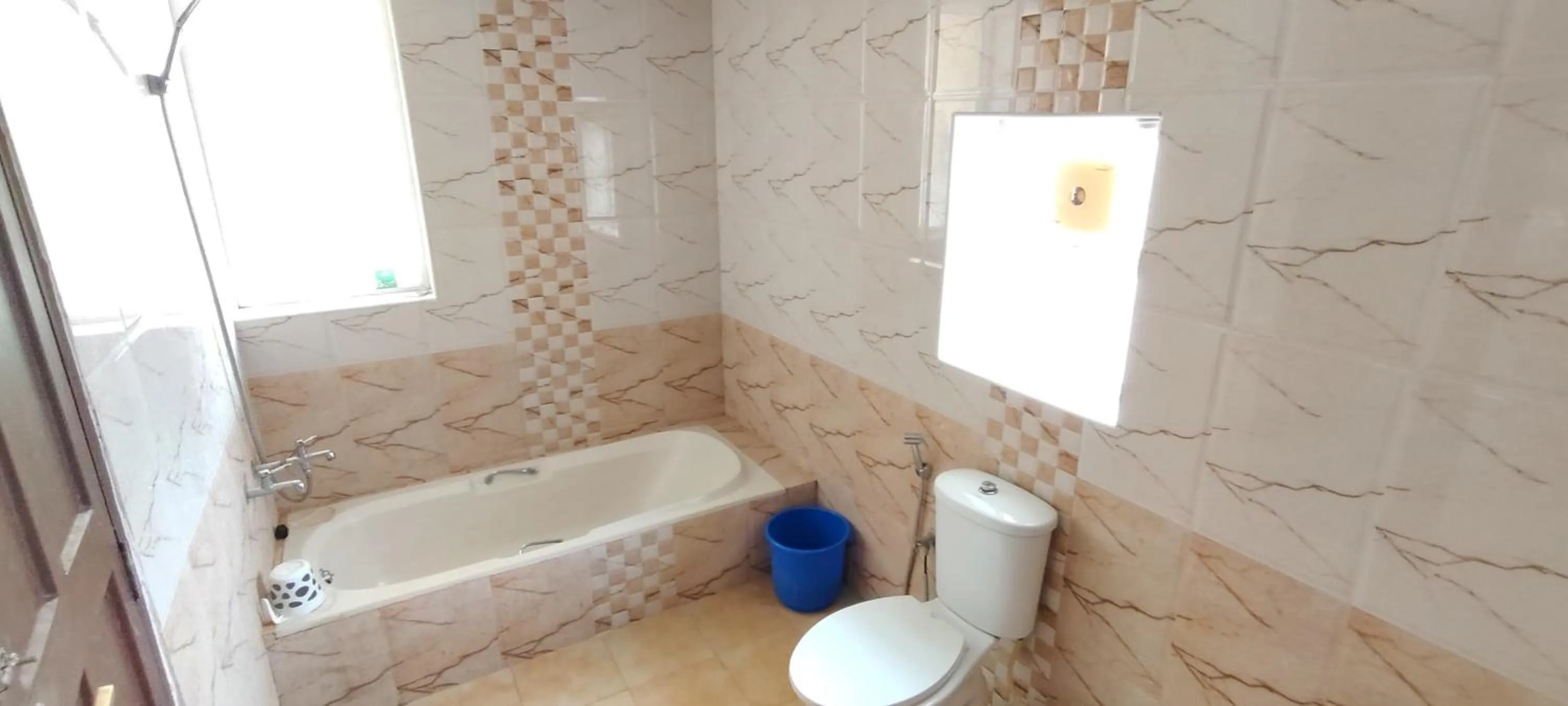 Bath in Palm Beach Resort, Alleppey