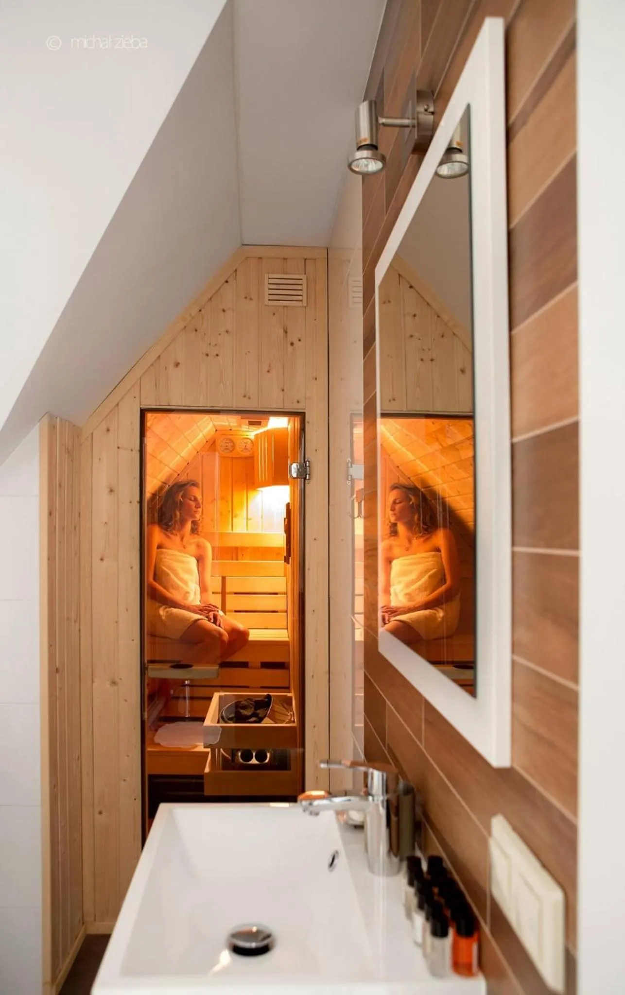 Sauna, Bed in Harenda Residence - Destigo Hotels