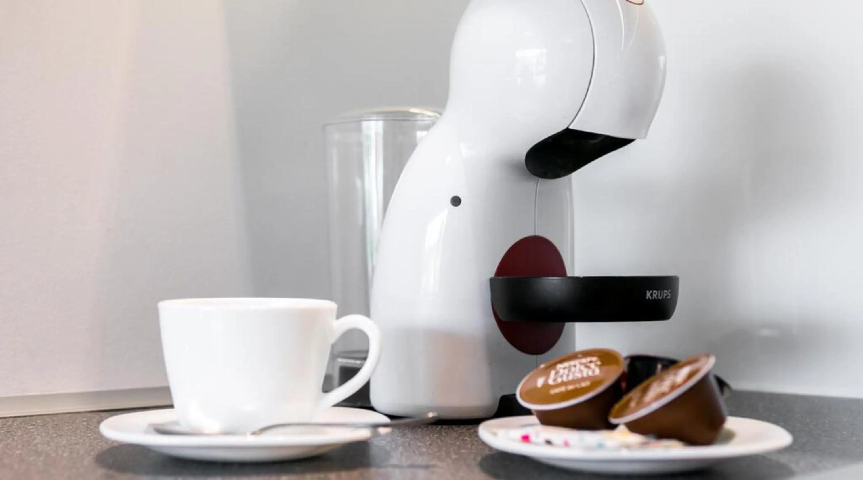 Coffee/tea facilities in Harenda Residence - Destigo Hotels