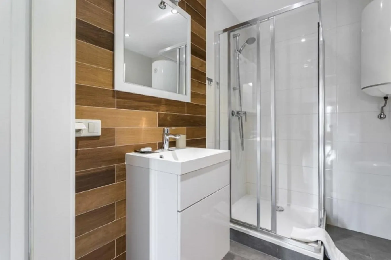 Bathroom in Harenda Residence - Destigo Hotels