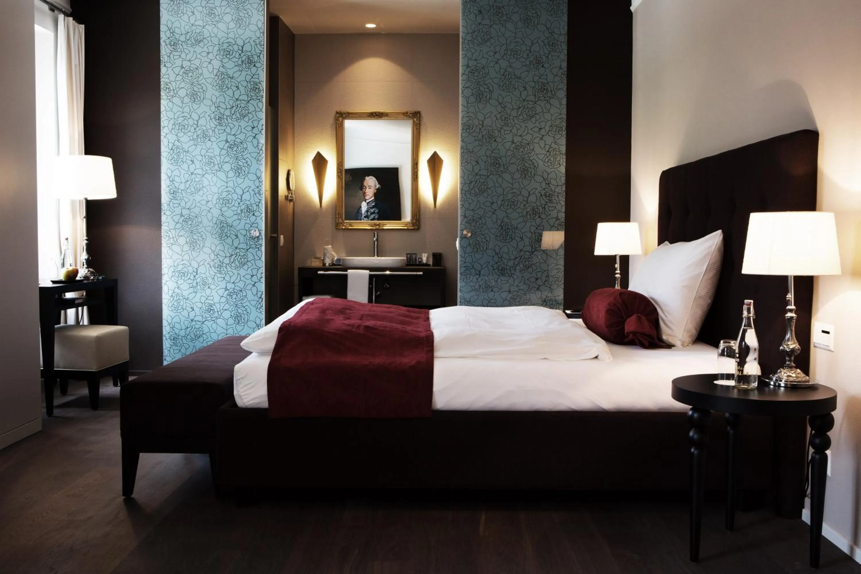 Photo of the whole room, Bed in Hotel Schloss Hünigen