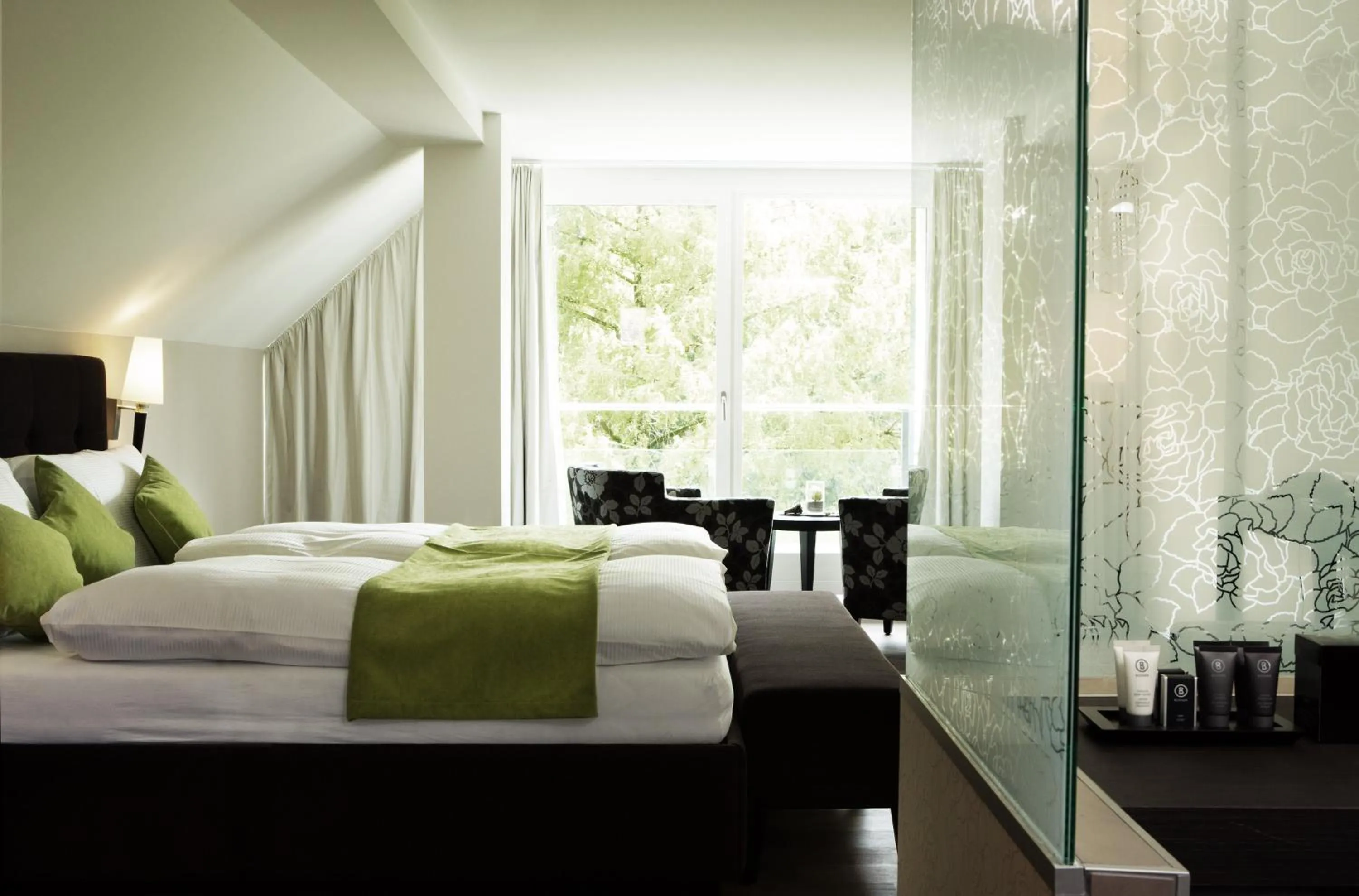 Bed in Hotel Schloss Hünigen