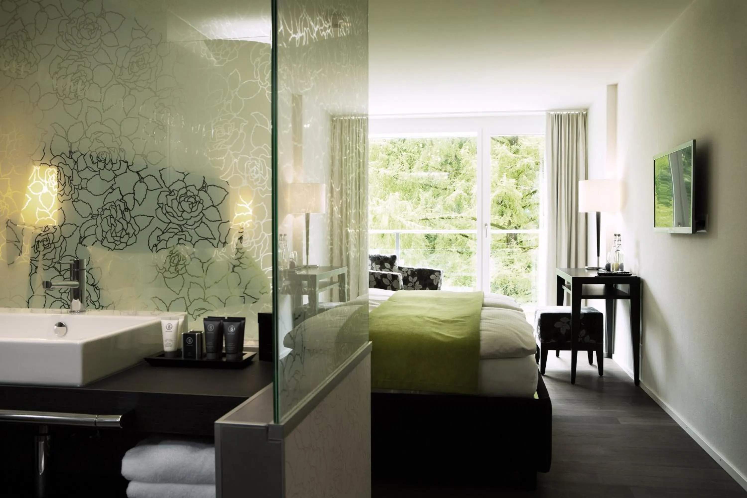 Photo of the whole room, Bed in Hotel Schloss Hünigen