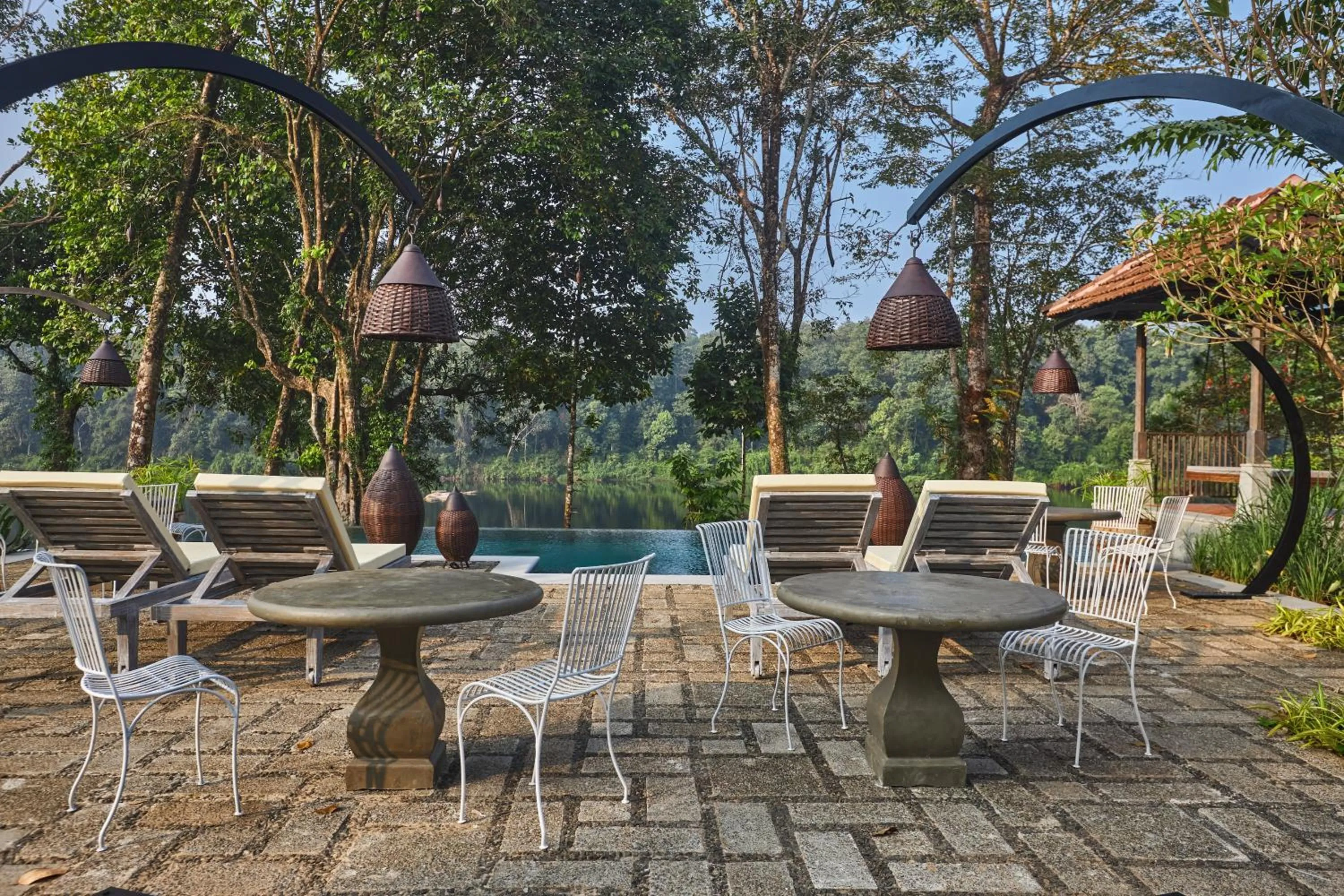 Restaurant/places to eat in Periyar River Lodge