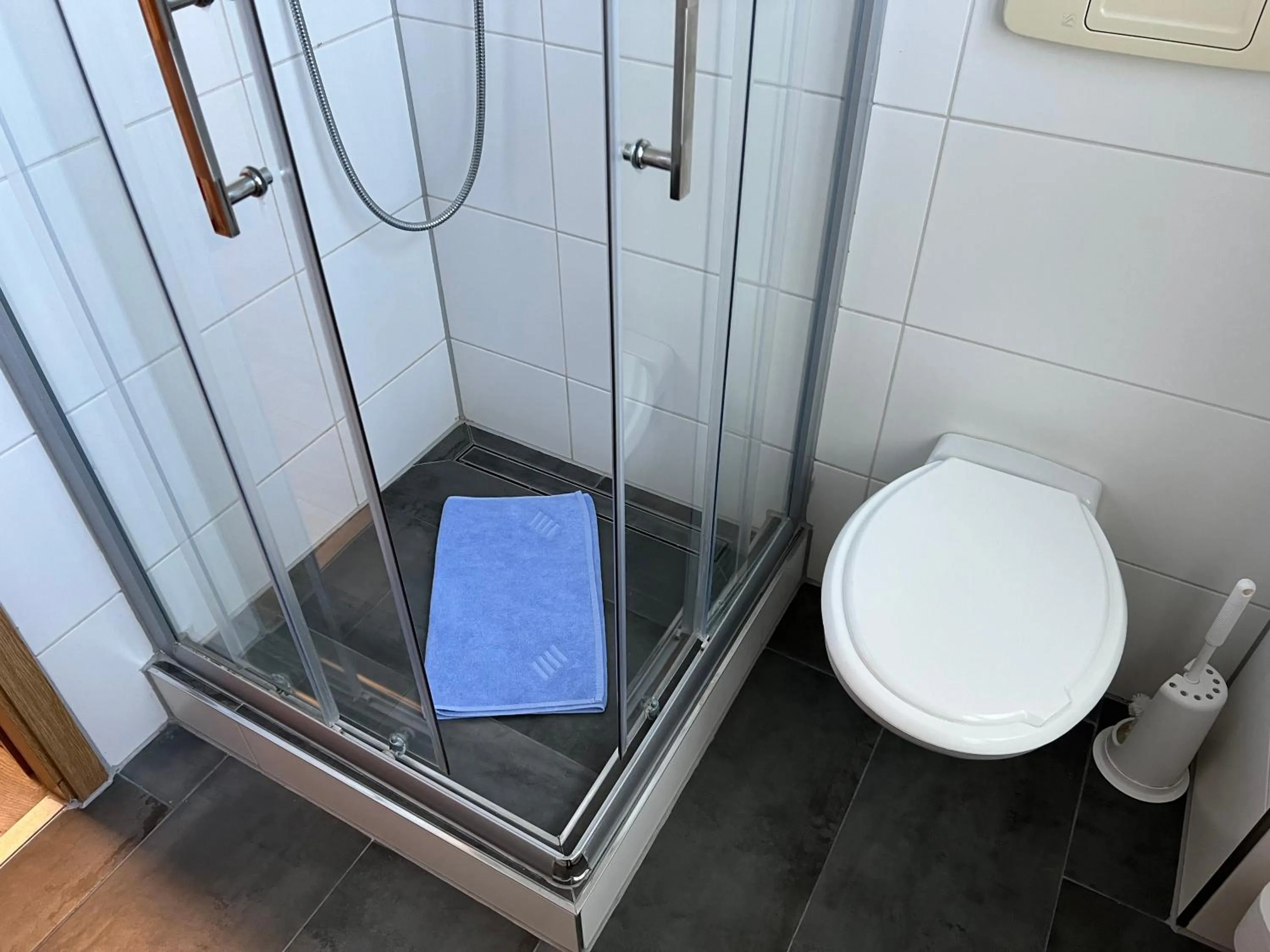 Shower in Gasthof Löwen