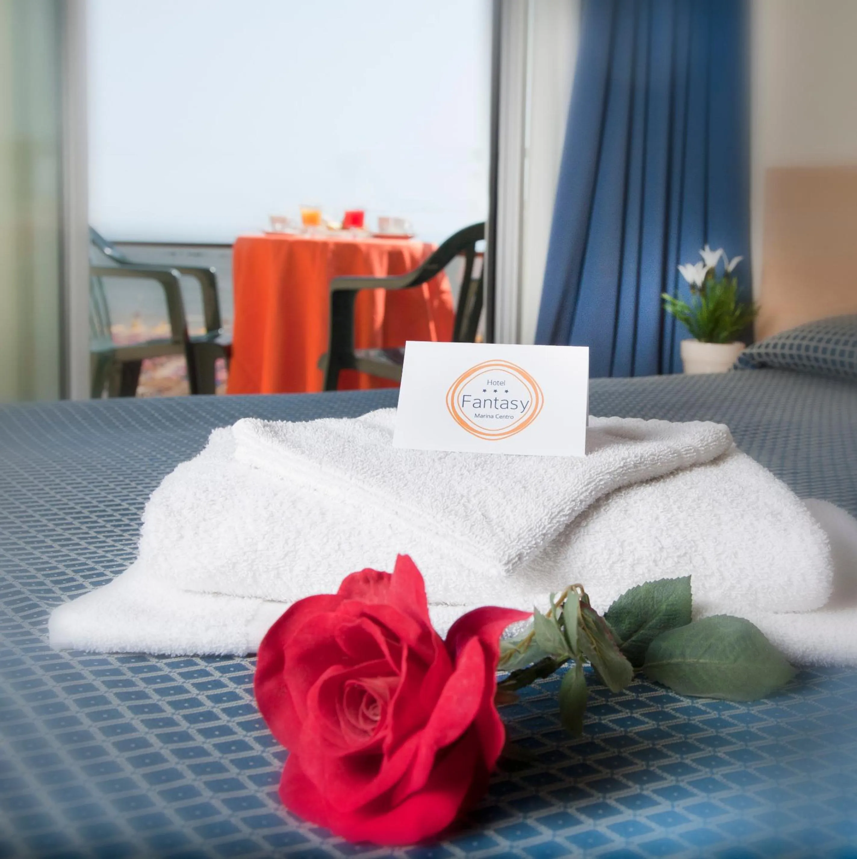 Balcony/Terrace, Bed in Hotel Fantasy