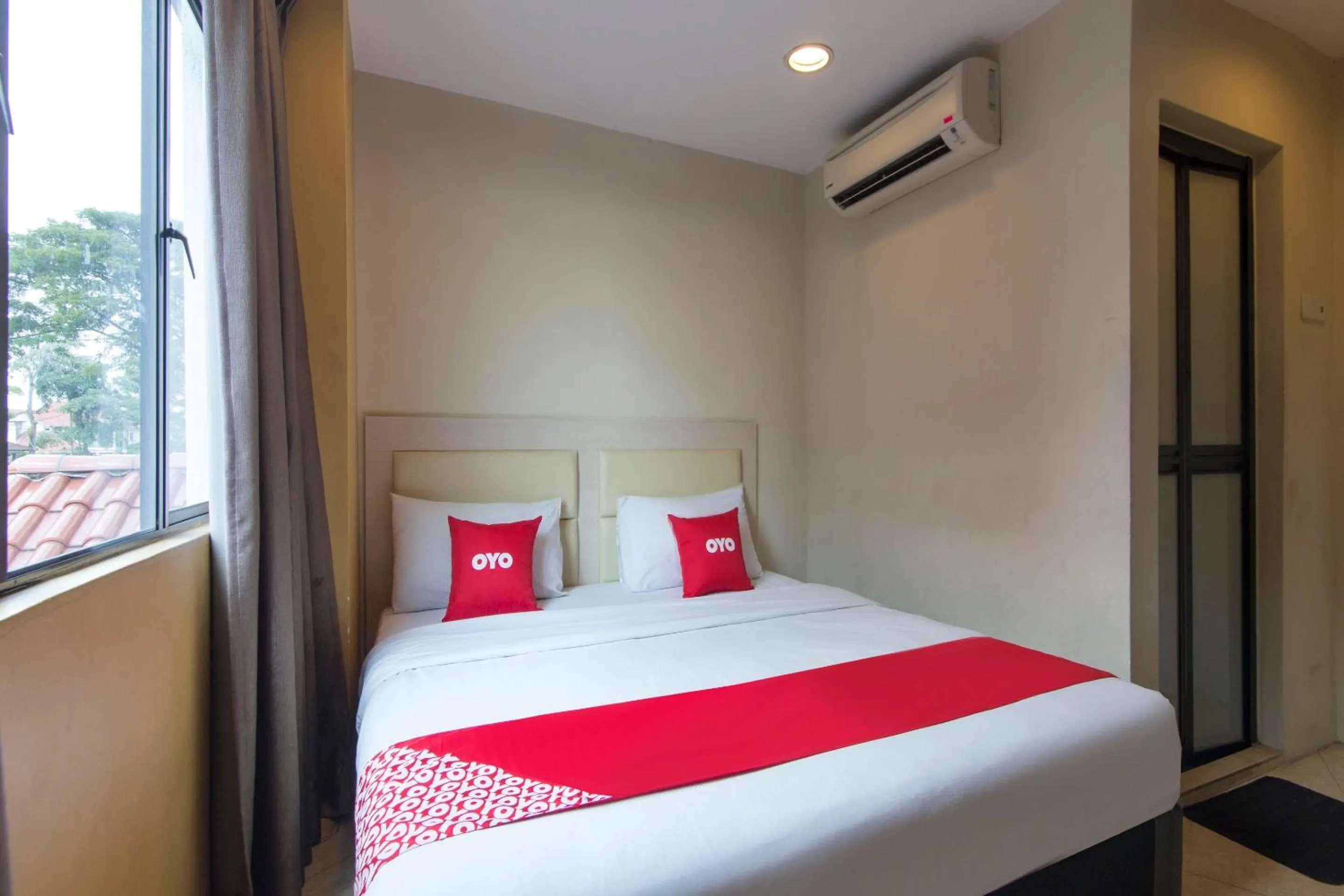 Bedroom, Bed in Hotel O Hotel 916