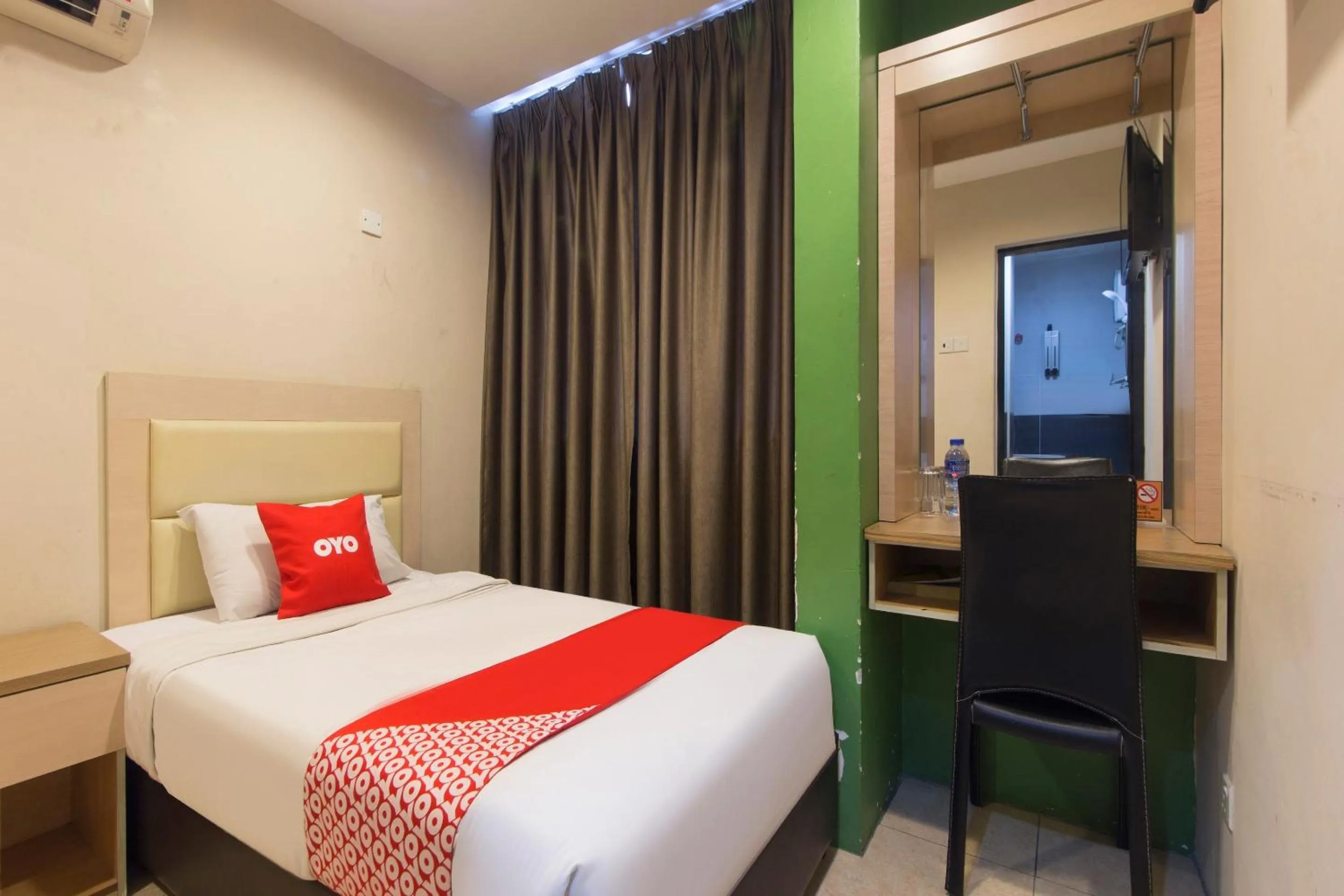 Bedroom, Bed in Hotel O Hotel 916