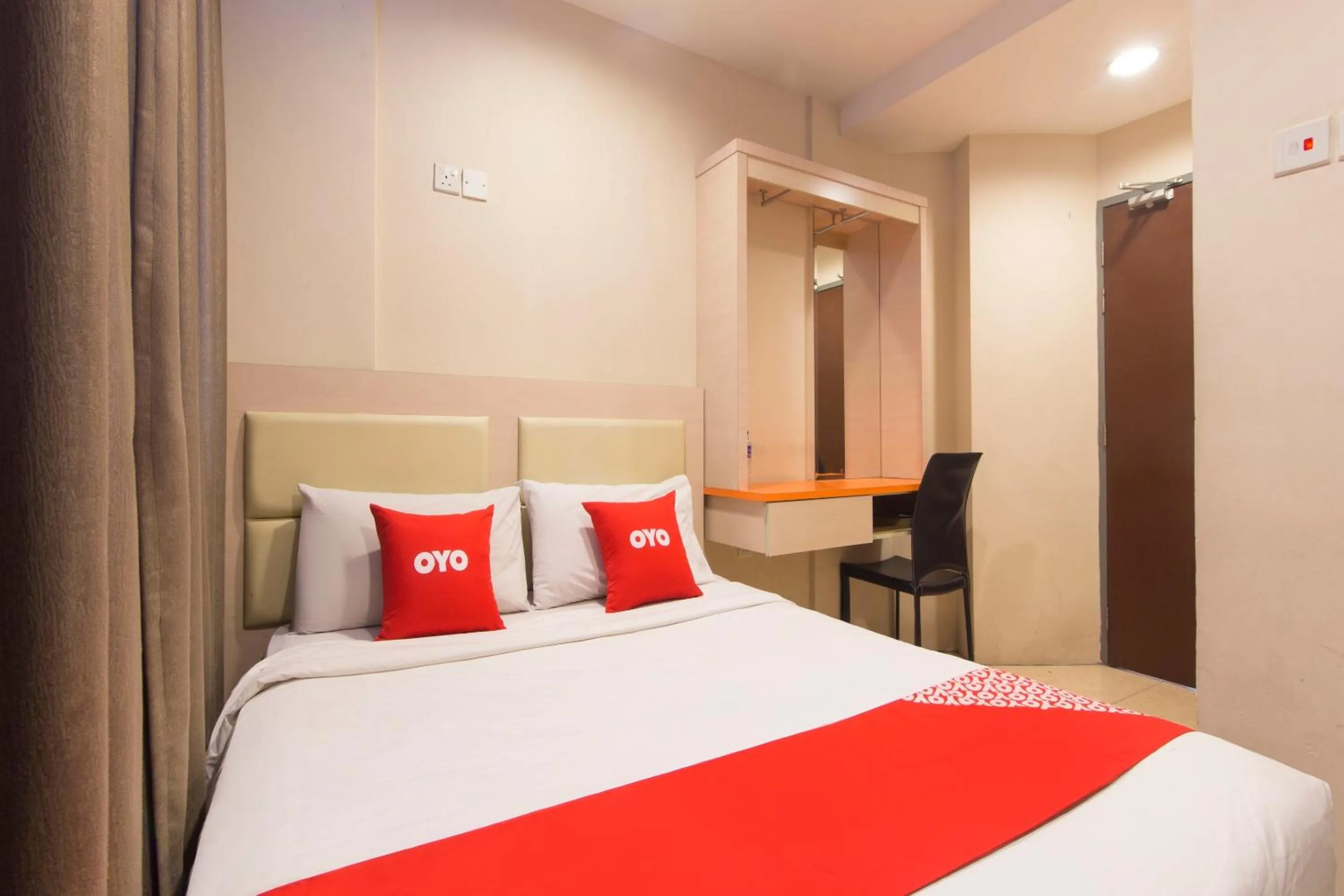 Bedroom, Bed in Hotel O Hotel 916