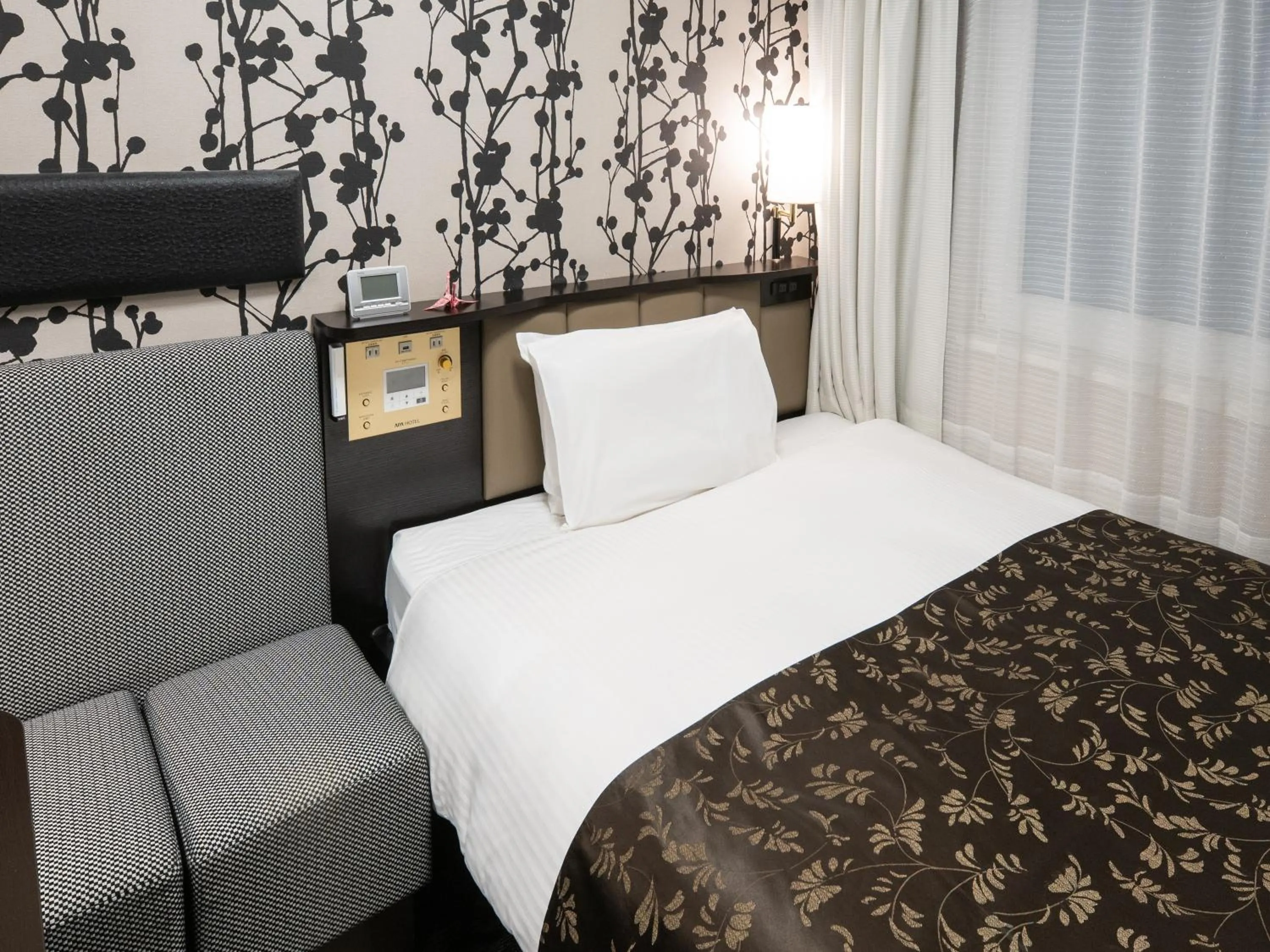 Photo of the whole room, Bed in APA Hotel Shinagawa Togoshi Ekimae