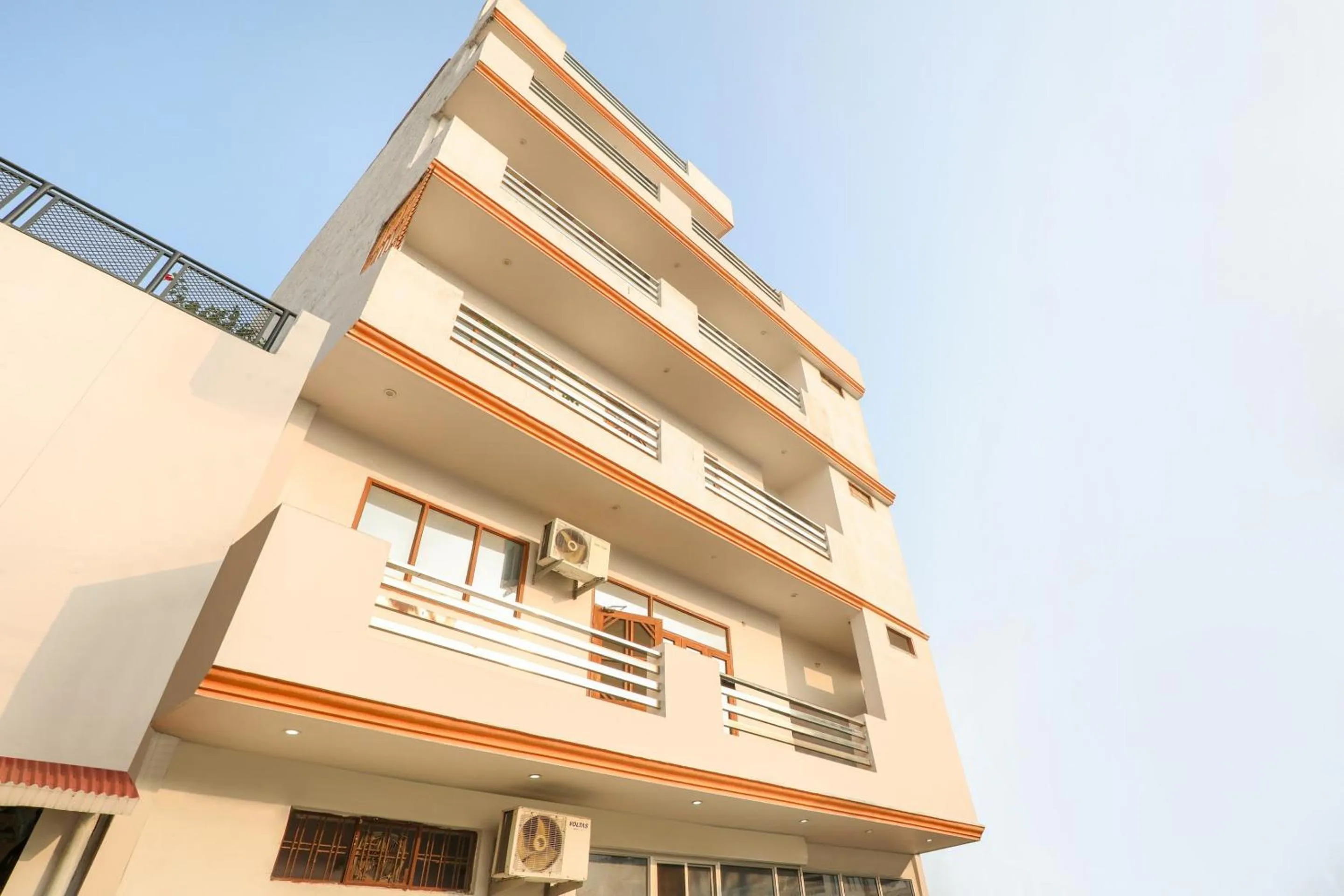 OYO 76256 Trimurti Palace