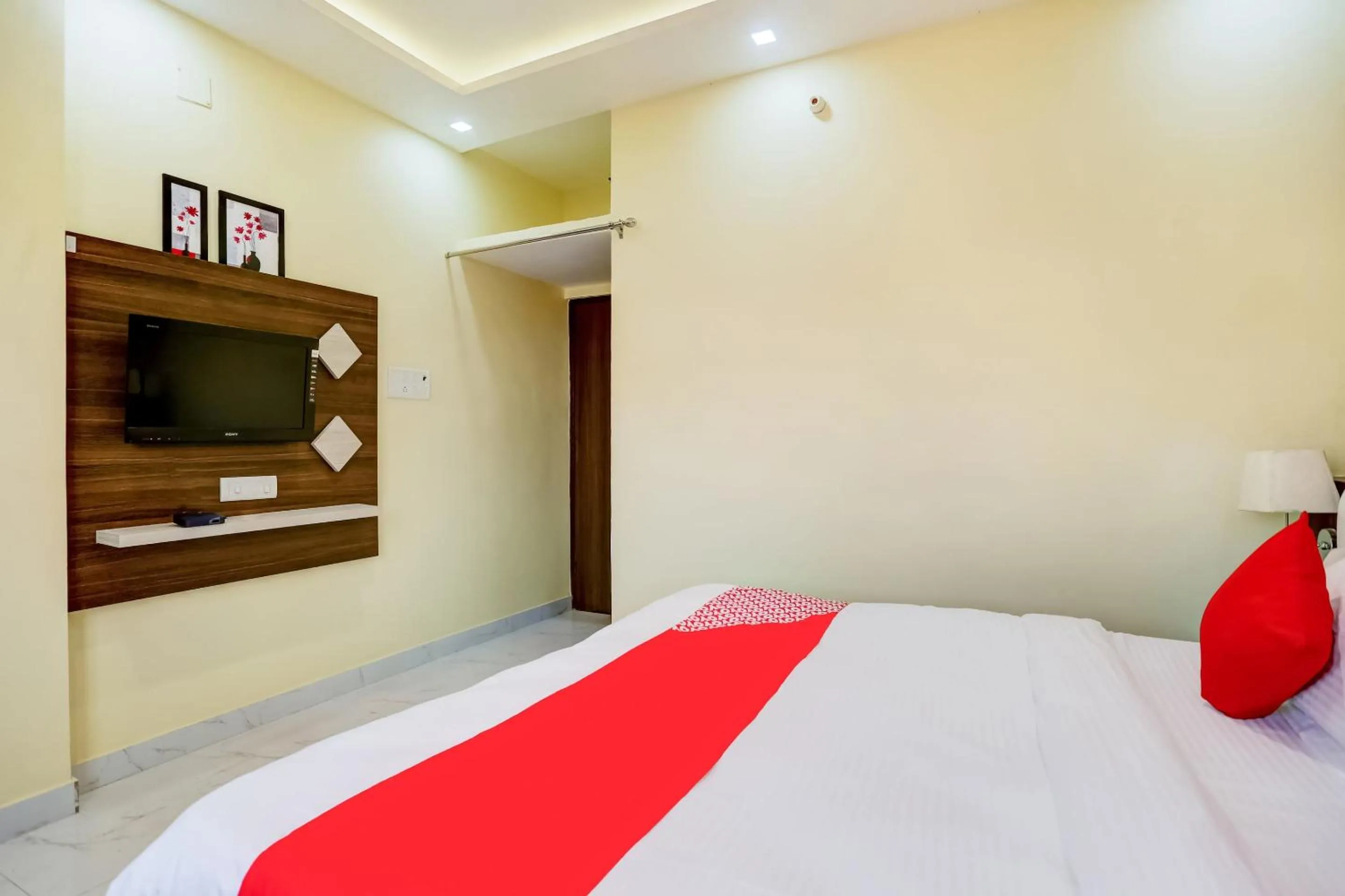 Bedroom, Bed in Super Hotel O Divine Paradise