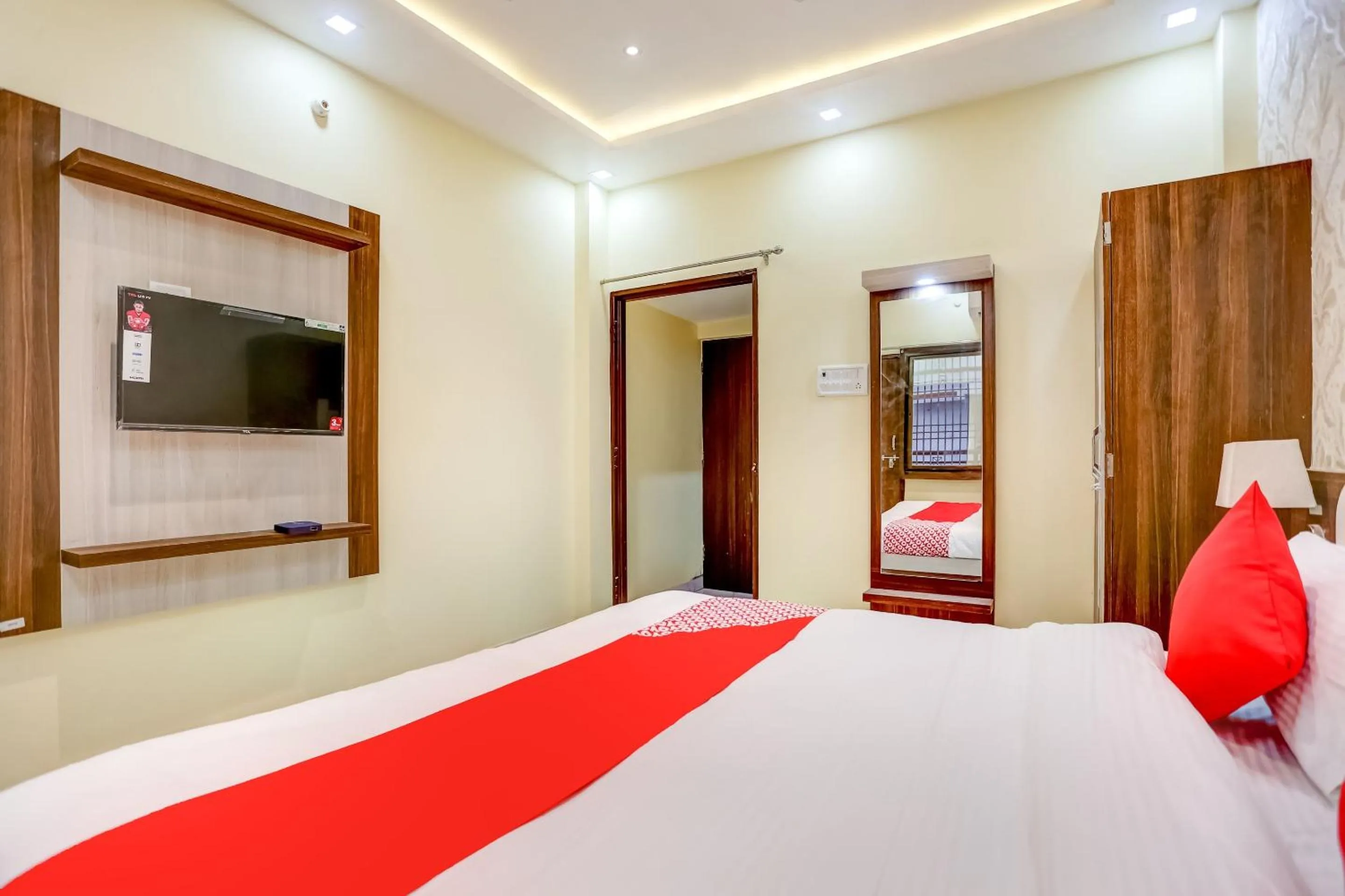 Bathroom, Bed in Super Hotel O Divine Paradise