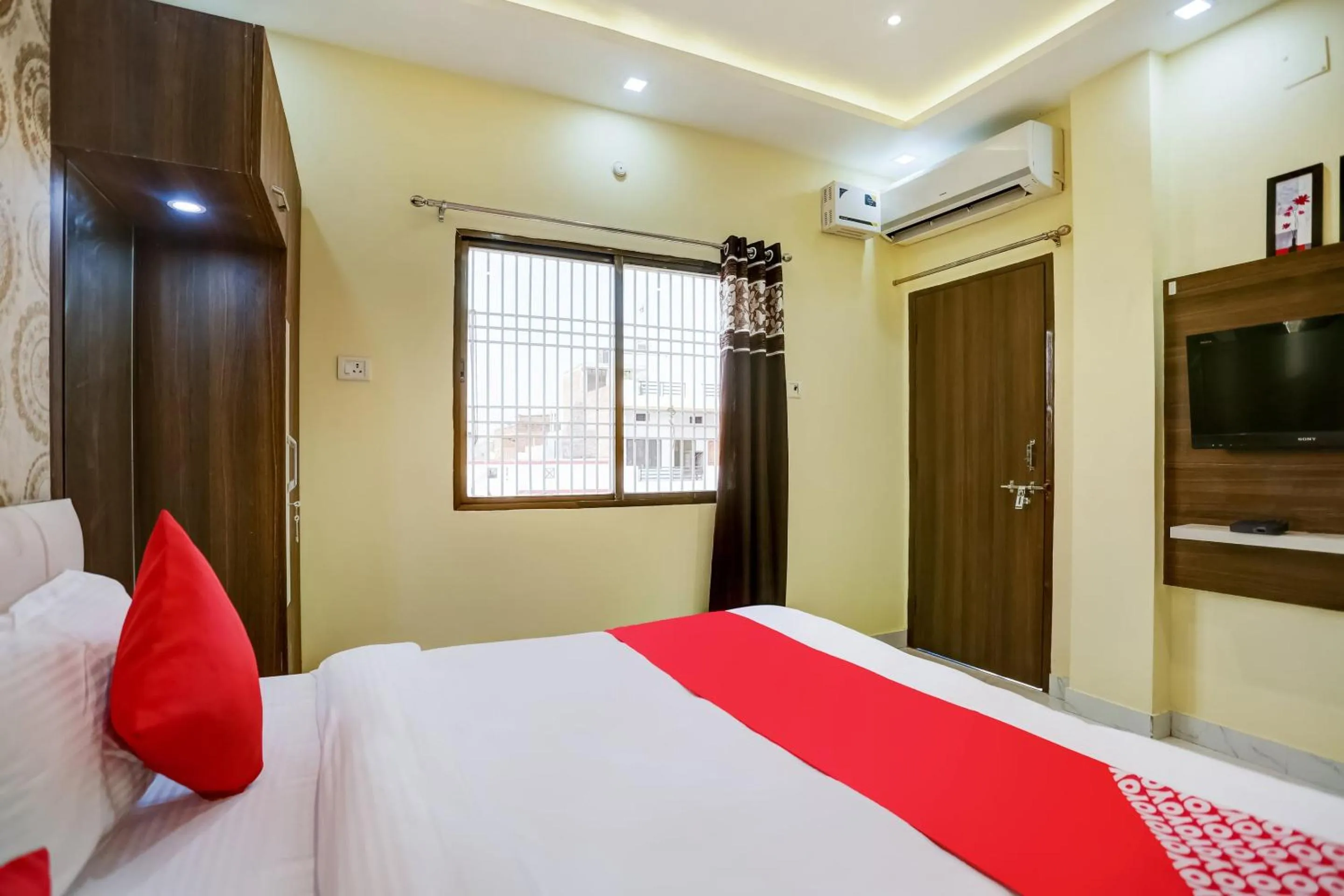 Bedroom, Bed in Super Hotel O Divine Paradise