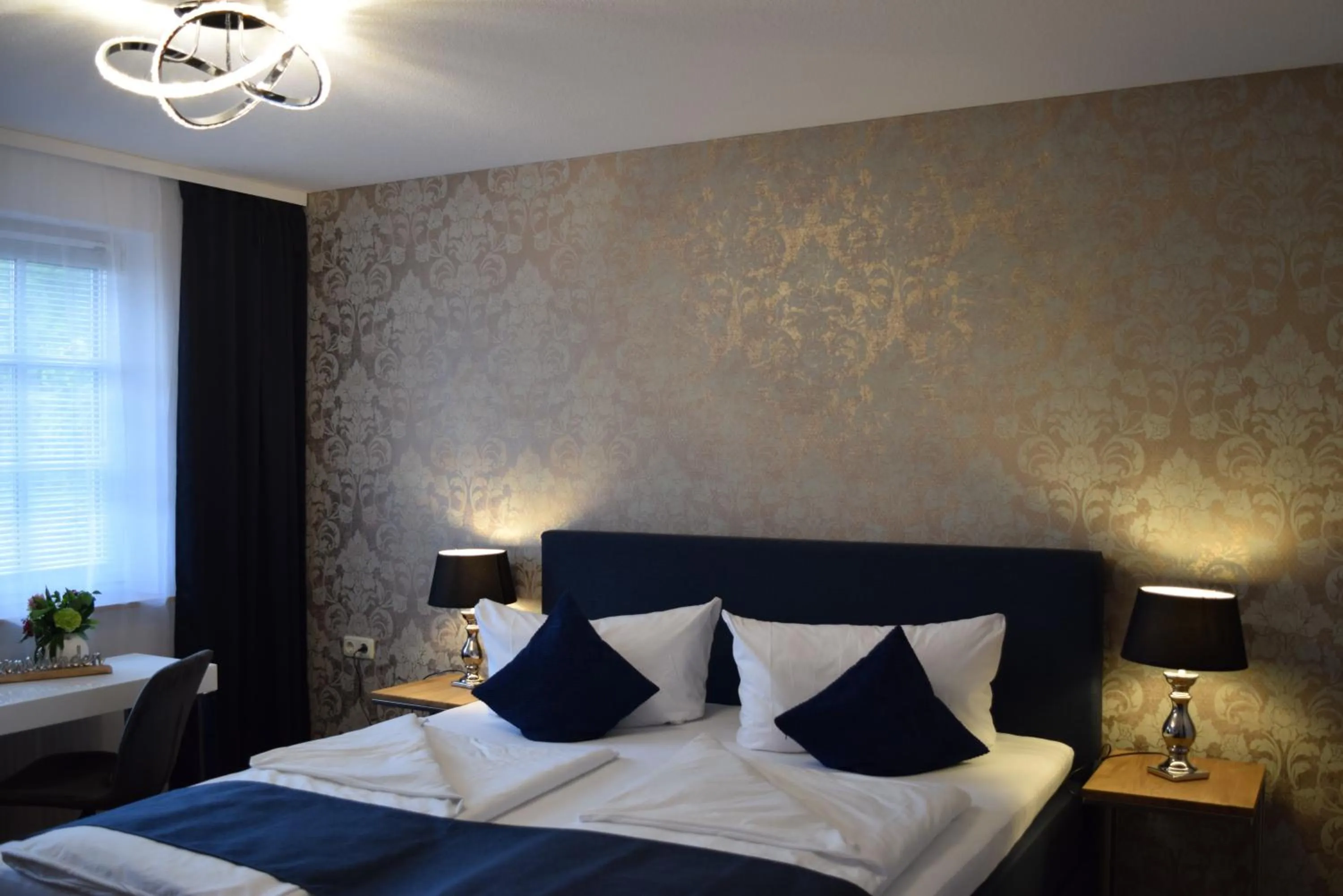 Living room, Bed in Landhotel Zum Kronprinzen