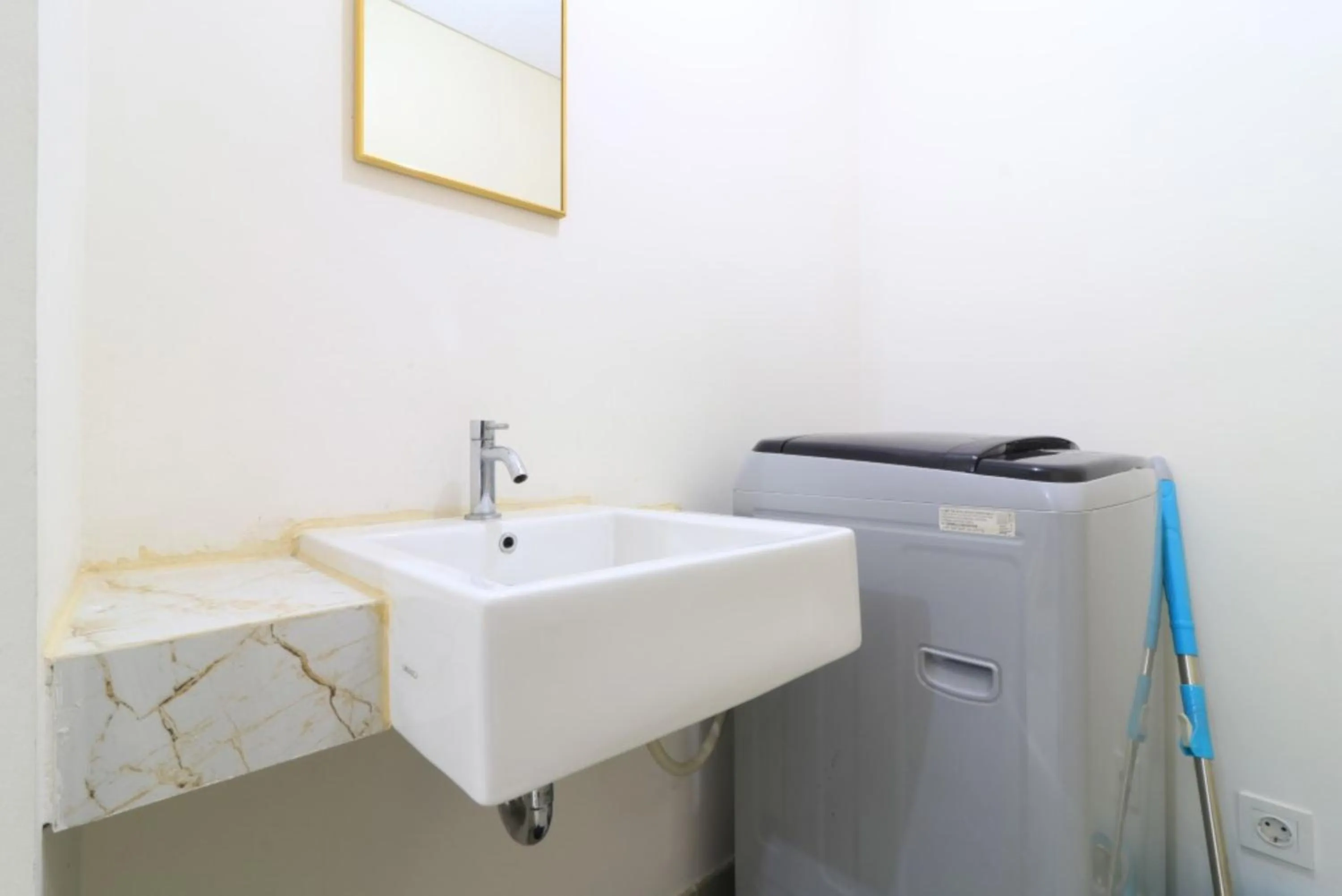 Bathroom in Paradise Mansion Apartment by Guardian Pro