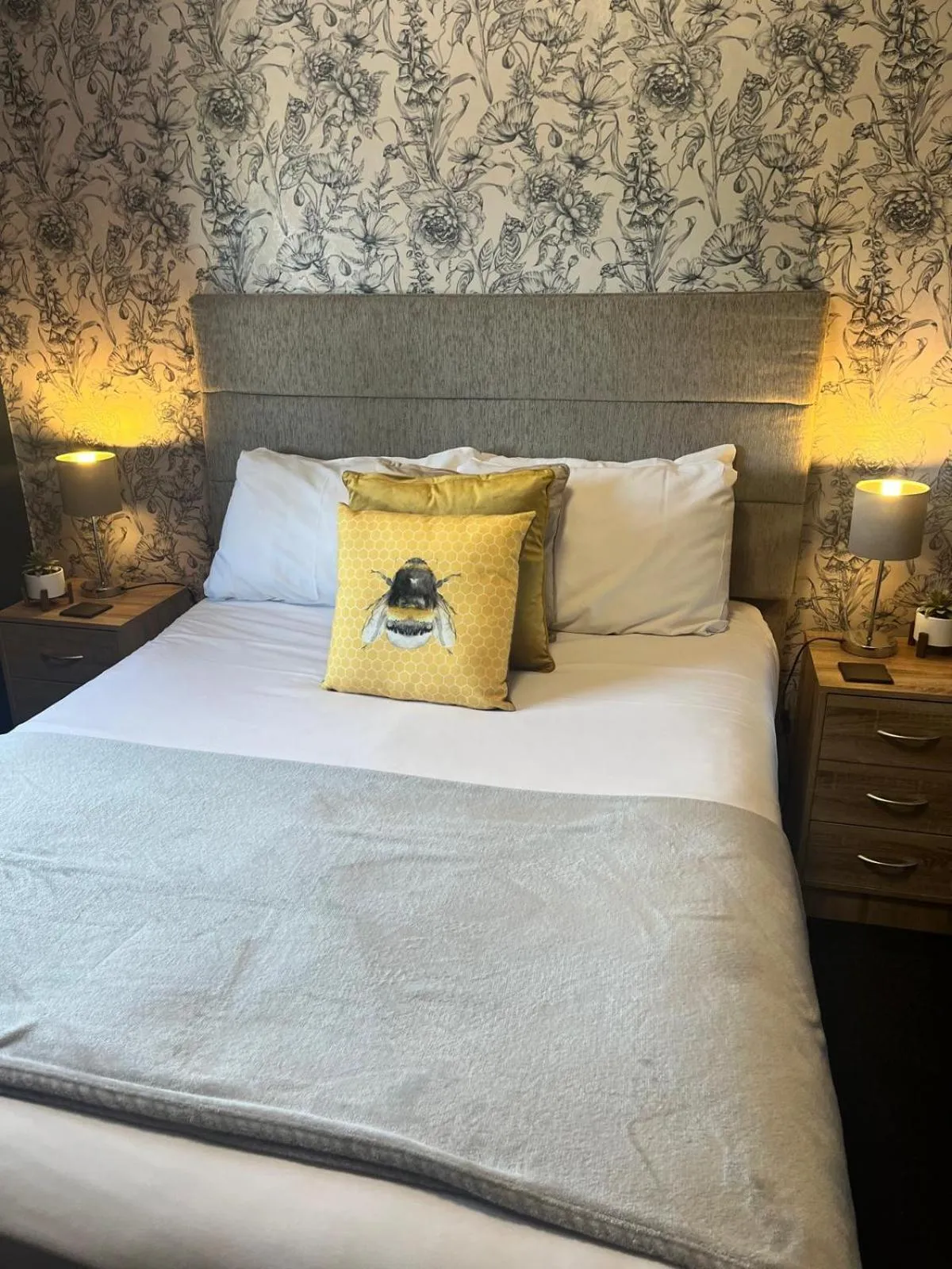 Bed in Sutton Staithe Hotel