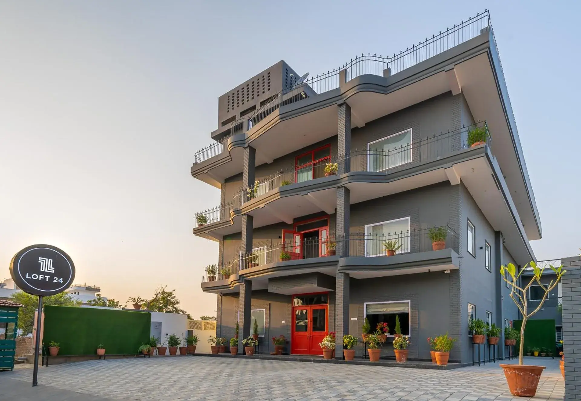 Loft 24, Mansarovar Loft 24, Mansarovar