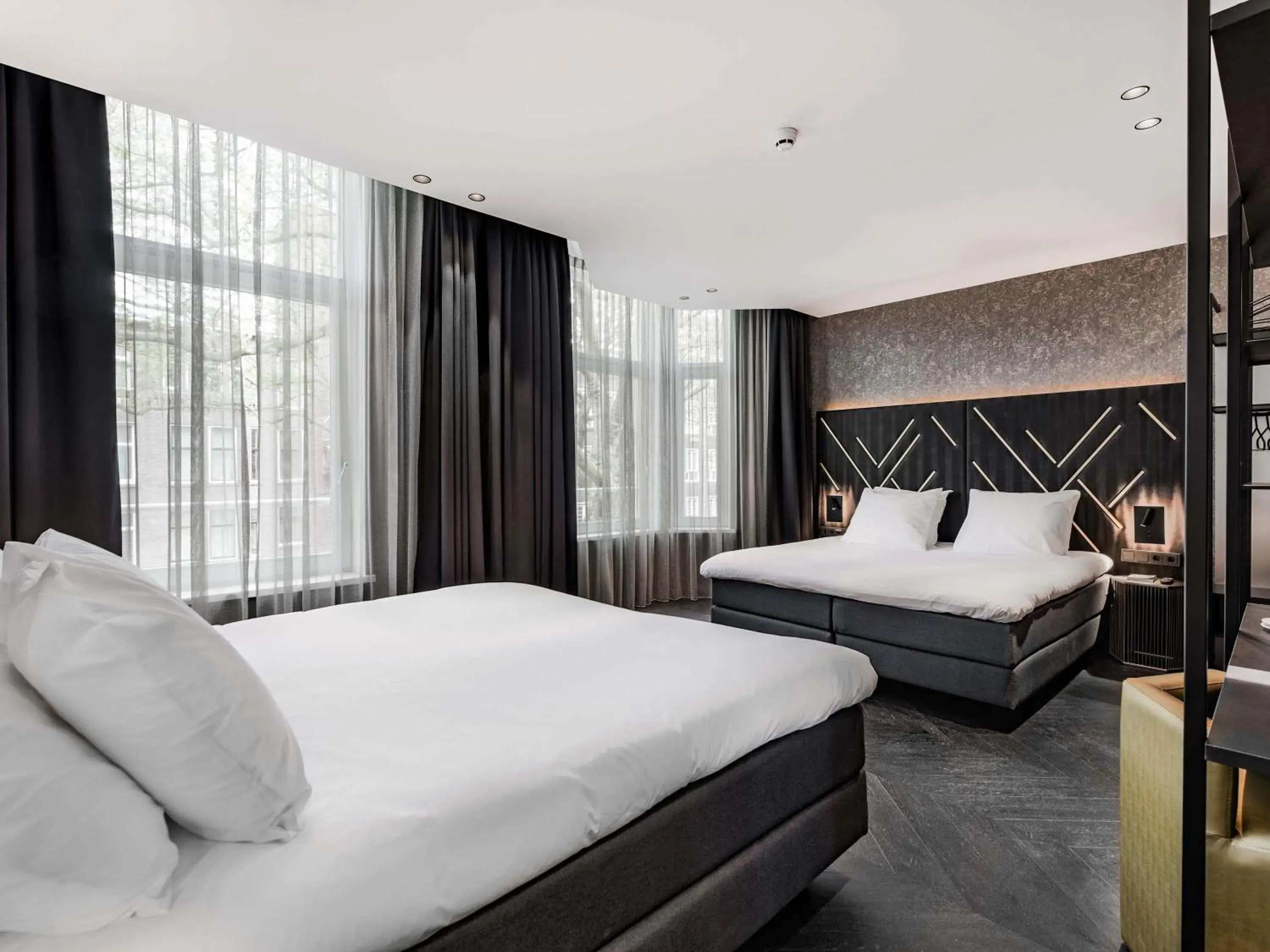 Deluxe Double Room with Sofa Bed in Le Marin Hotel Rotterdam City - Handwritten Collection Deluxe Double Room with Sofa Bed in Le Marin Hotel Rotterdam City - Handwritten Collection