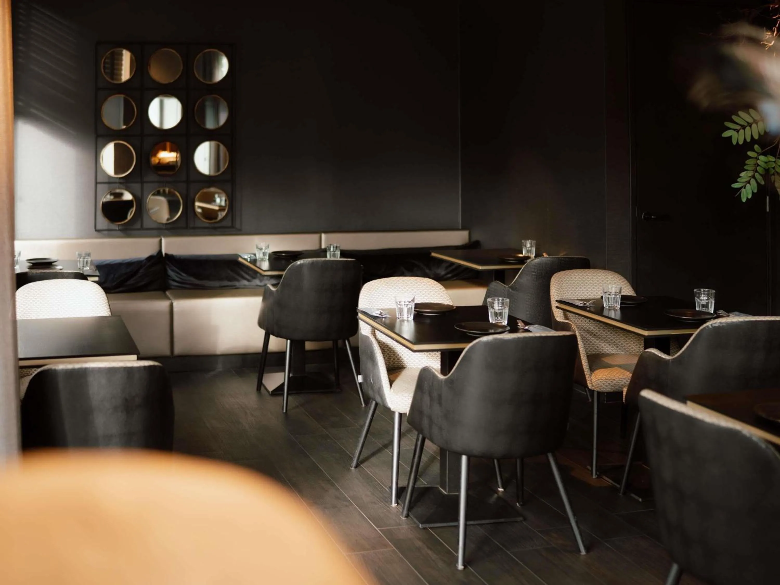 Lounge or bar in Le Marin Hotel Rotterdam City - Handwritten Collection