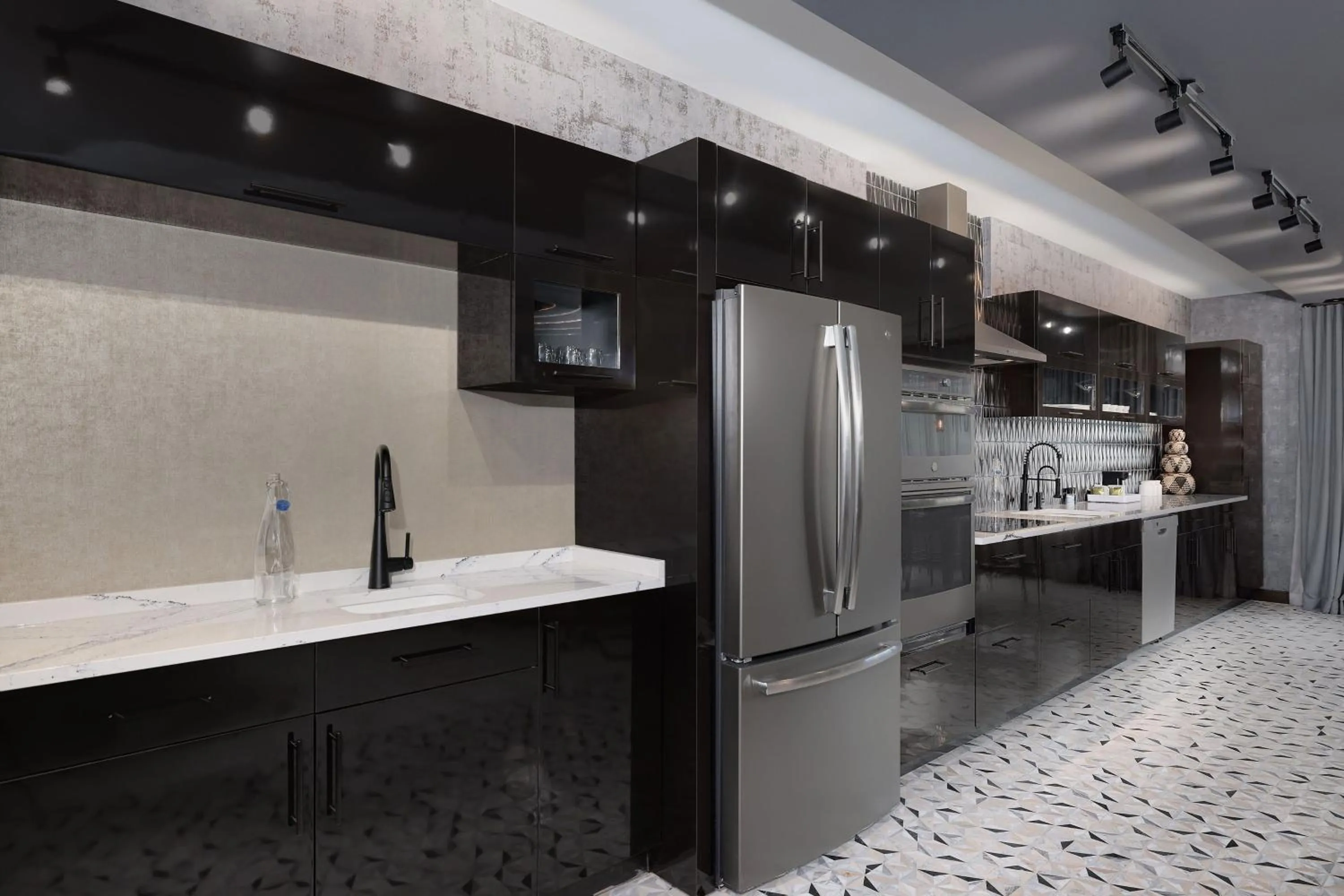 Kitchen or kitchenette in Element New York Wood Ridge