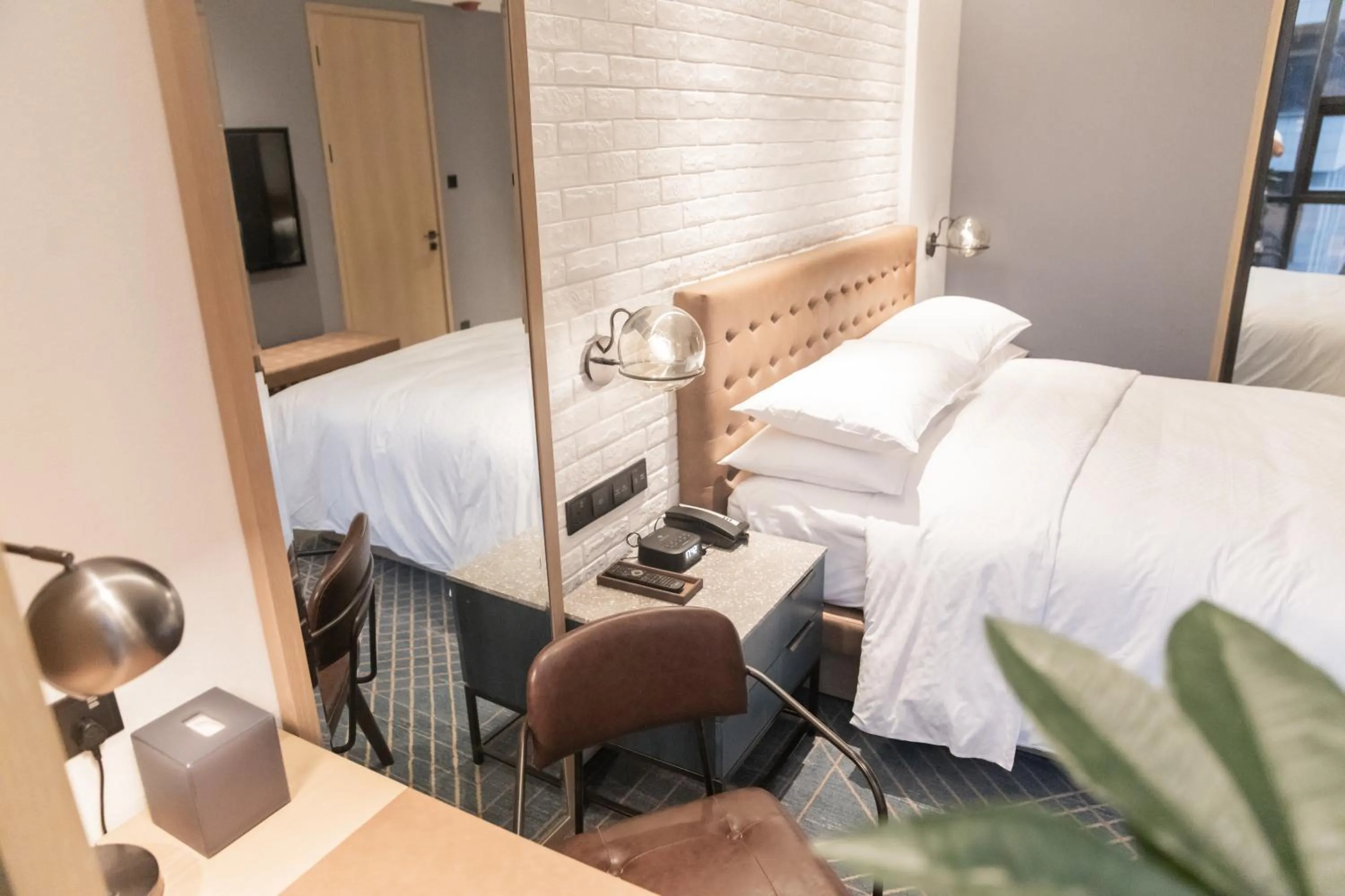 Bedroom in Four Points by Sheraton Shanghai Hongqiao