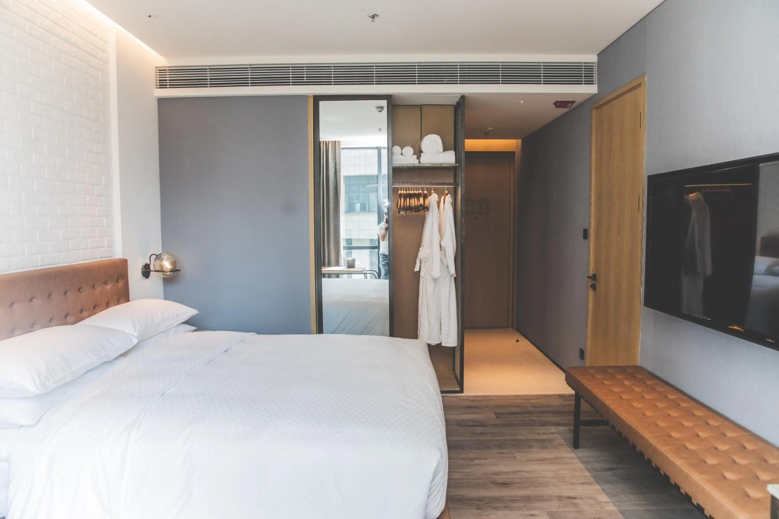 Bedroom in Four Points by Sheraton Shanghai Hongqiao