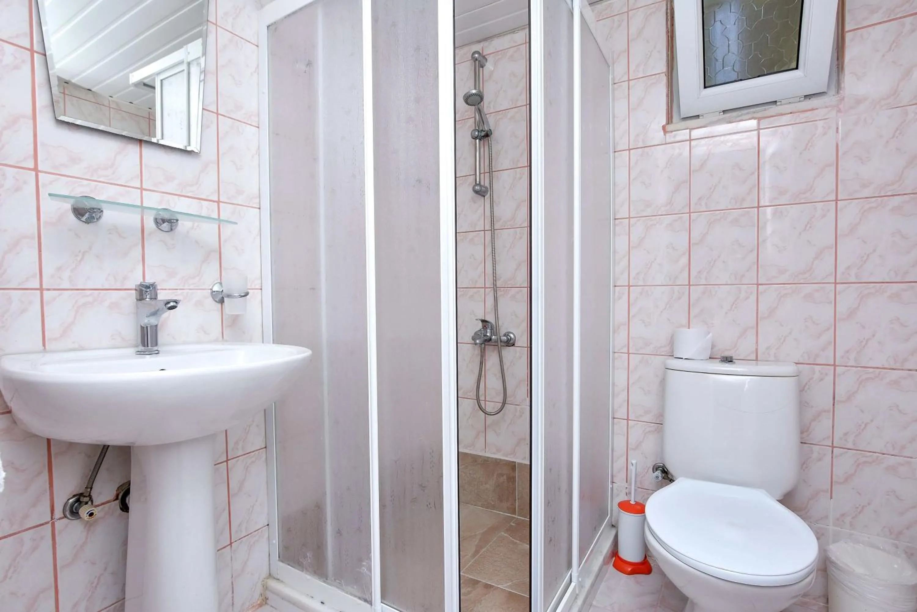 Shower in Side Legend Hotel